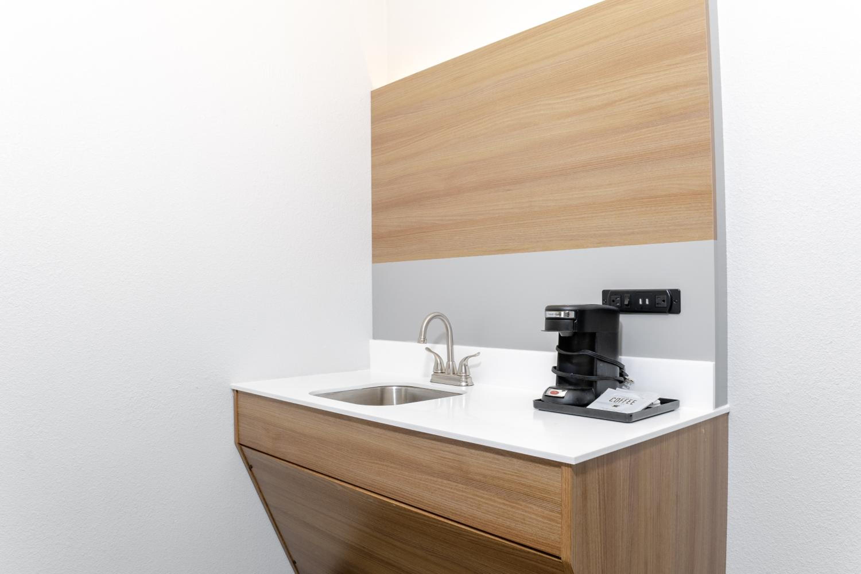 King Studio Suite - Non-Smoking - Photo 1