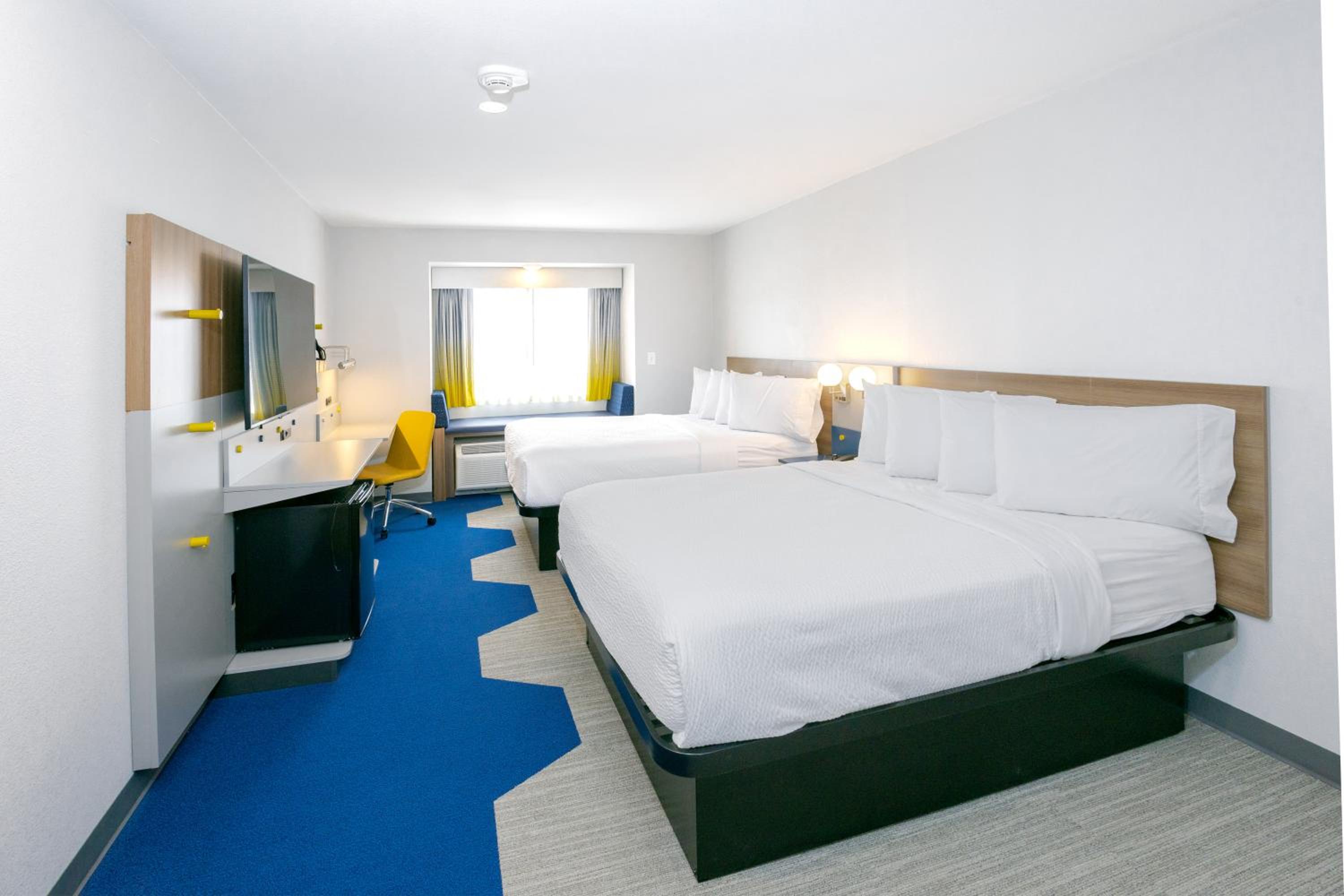 Queen Room with Two Queen Beds and Bath Tub - Mobility Accessible/Non-Smoking - Photo 6