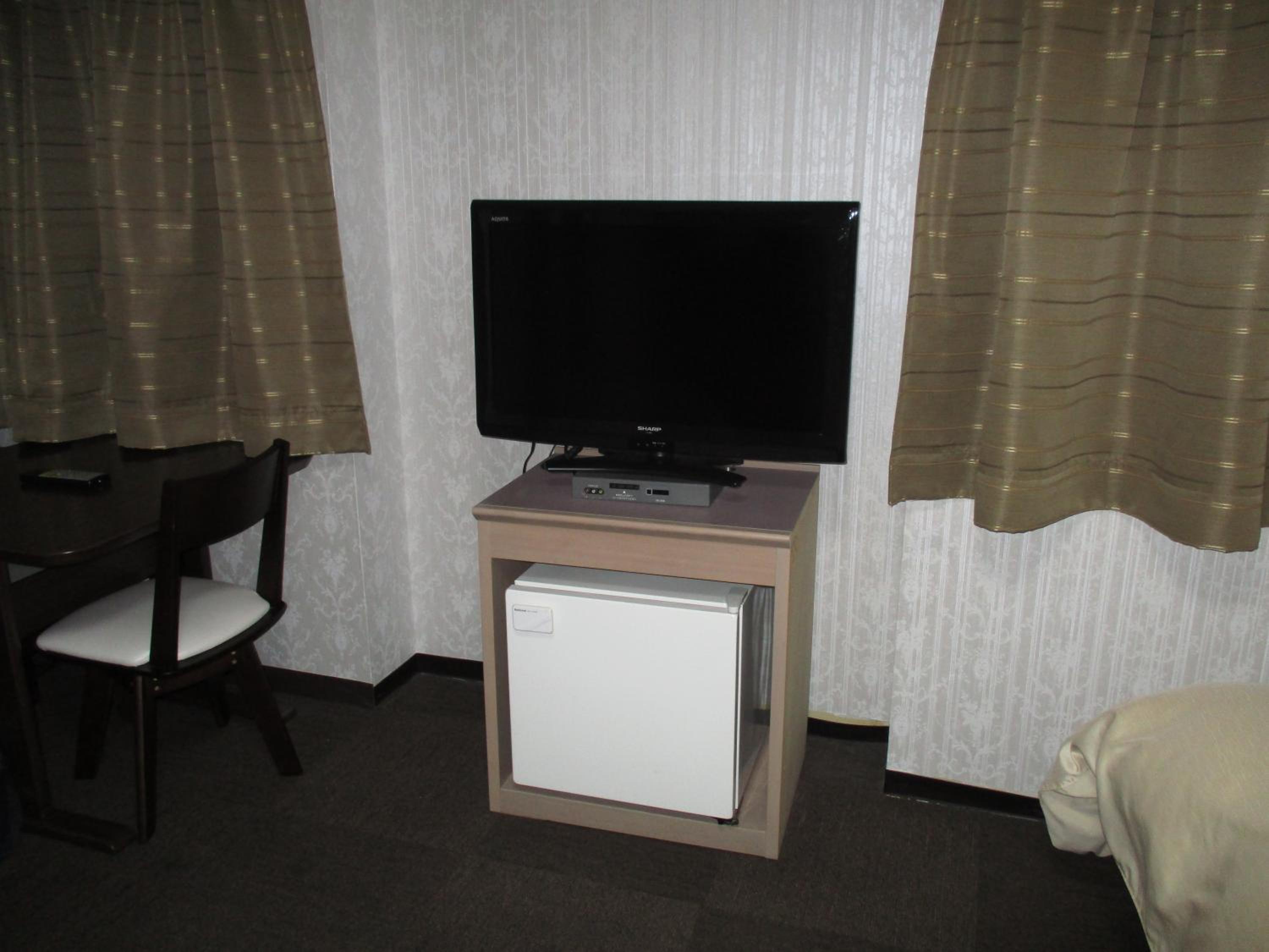 Family Room - Smoking photo 1