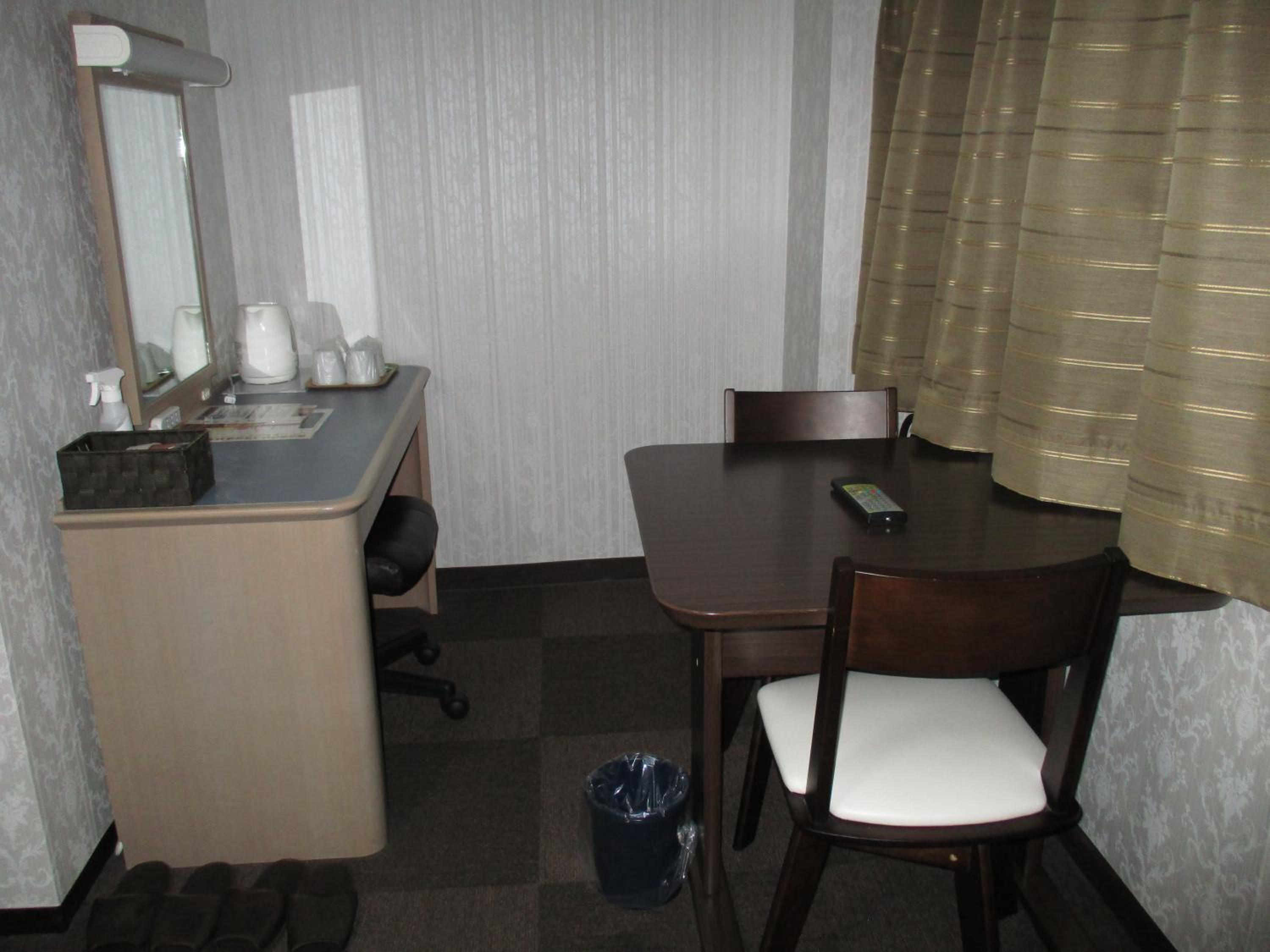 Twin Room - Non-Smoking photo 3