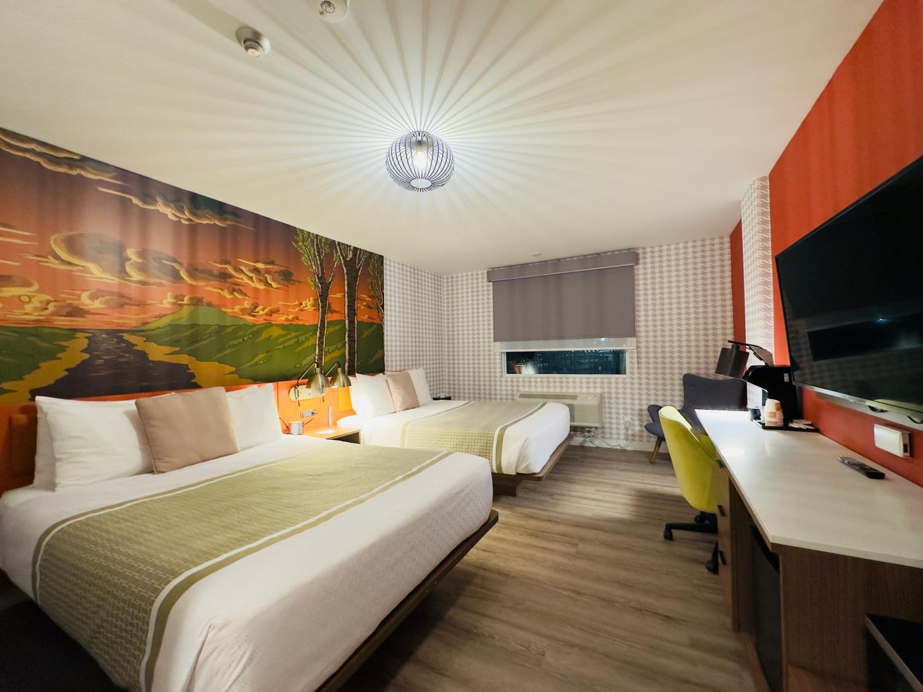 Quadruple Room with Two Queen Beds - Non Smoking