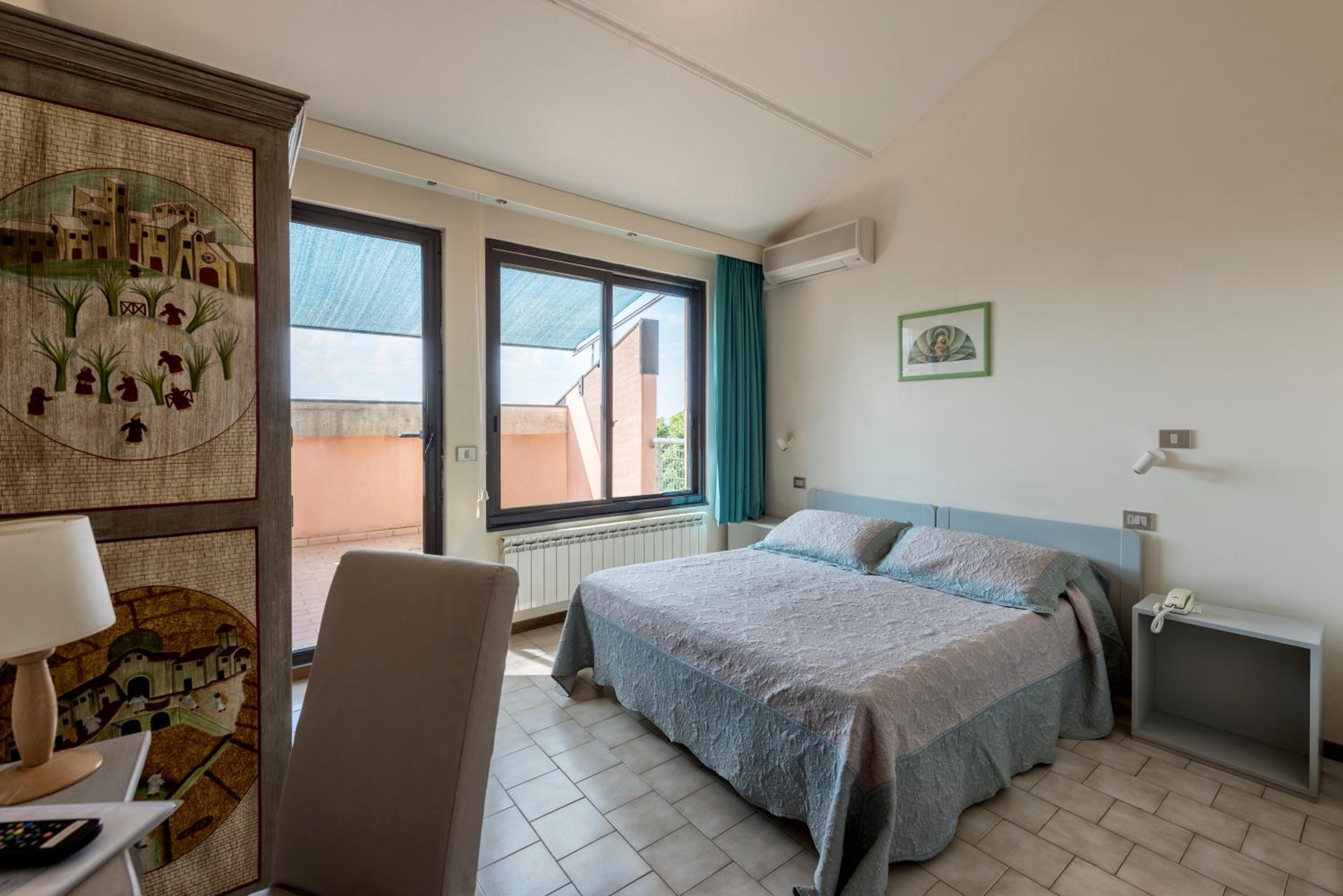 Superior Double or Twin Room with Terrace - Photo 4