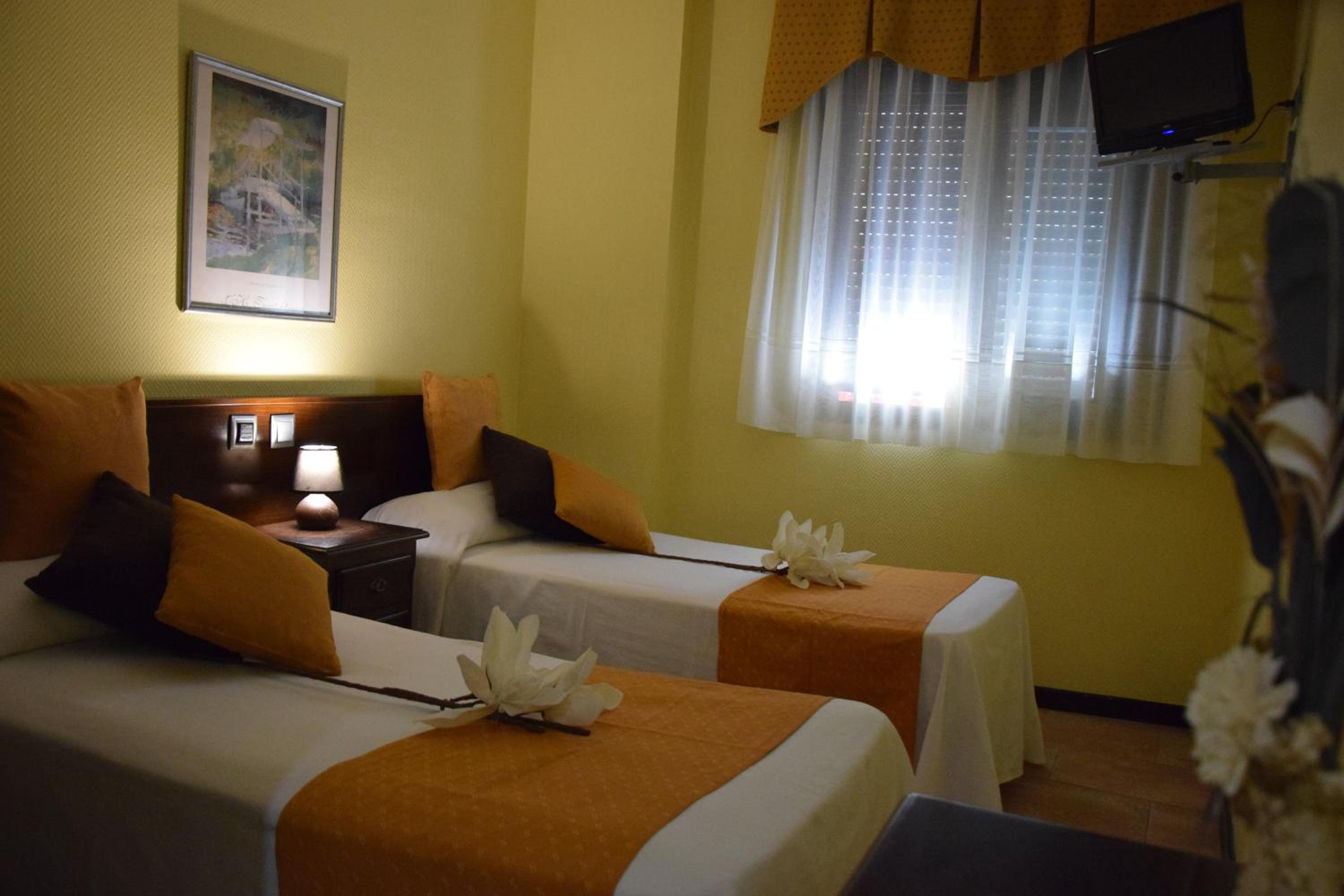 Economy Double or Twin Room - Photo 2