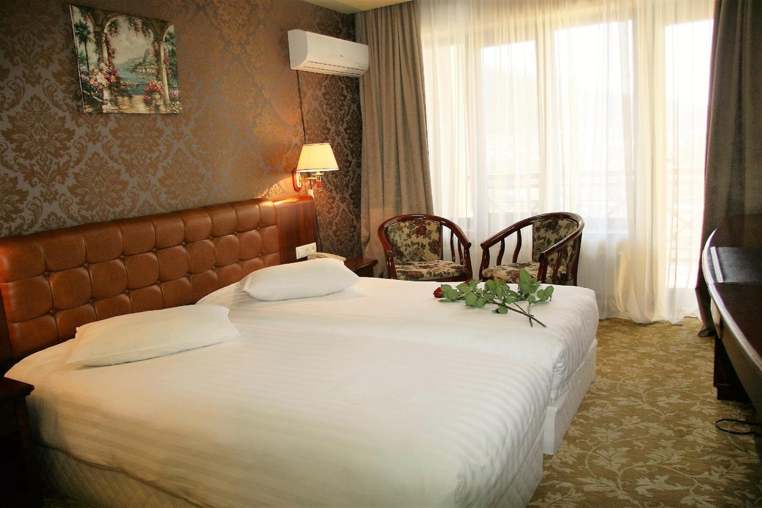 Standard Twin Room - Photo 1