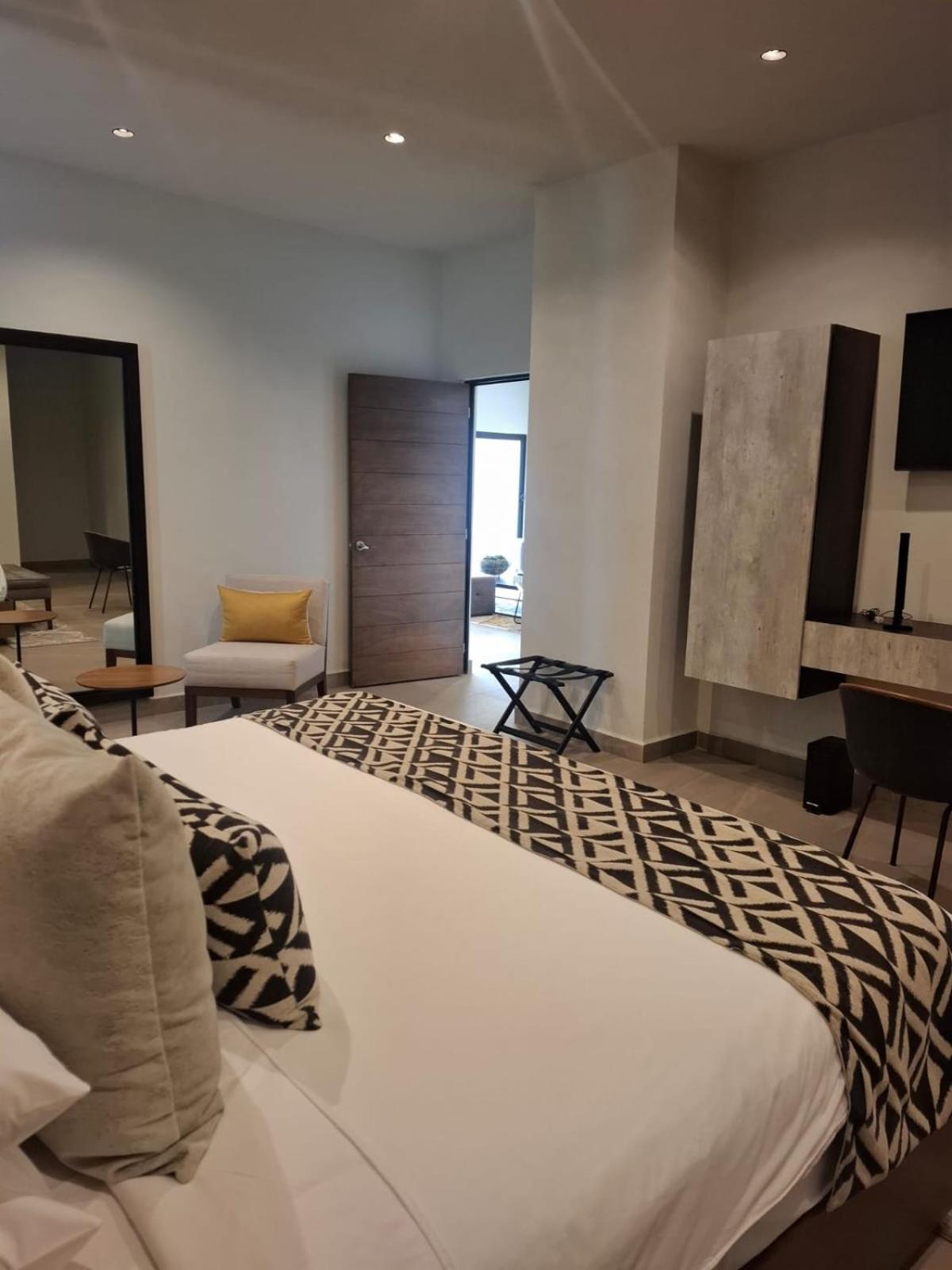 Two-Bedroom Suite with Two King Beds and One Sofa Bed - Non-Smoking - Photo 6