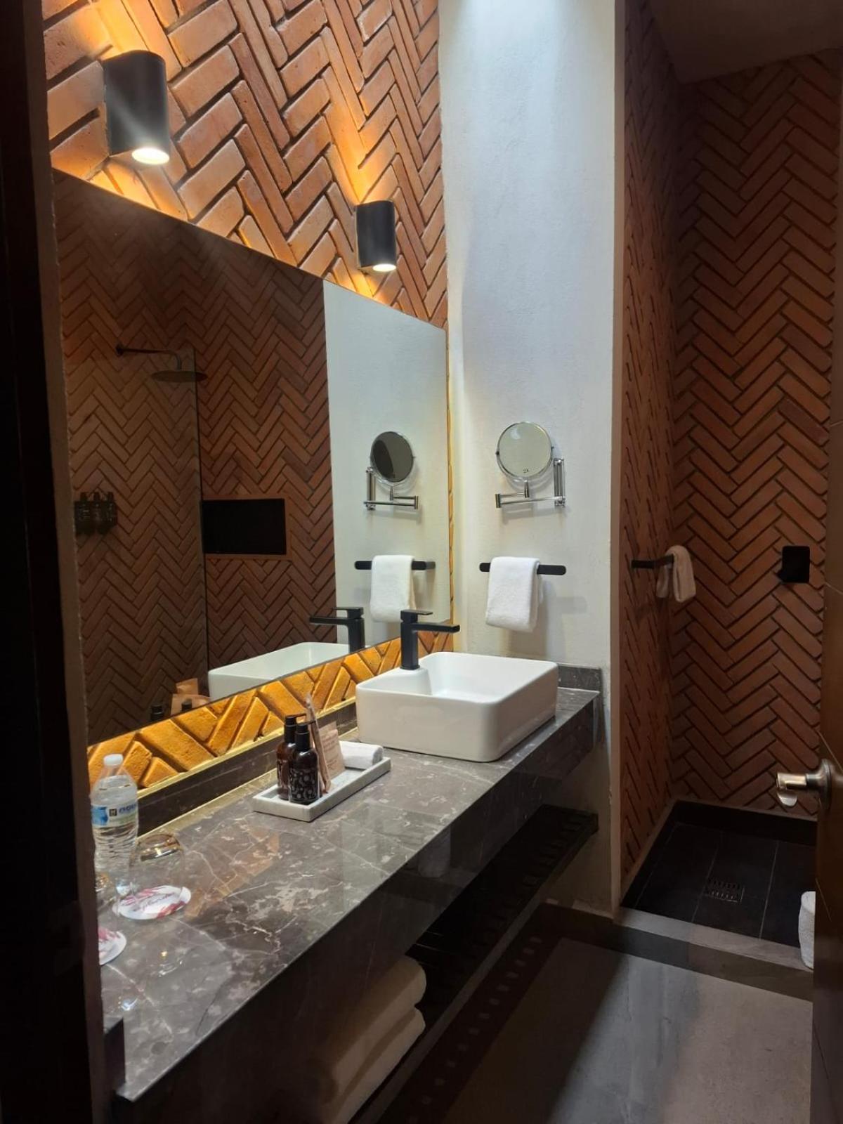 Two-Bedroom Suite with Two King Beds and One Sofa Bed - Non-Smoking - Photo 7