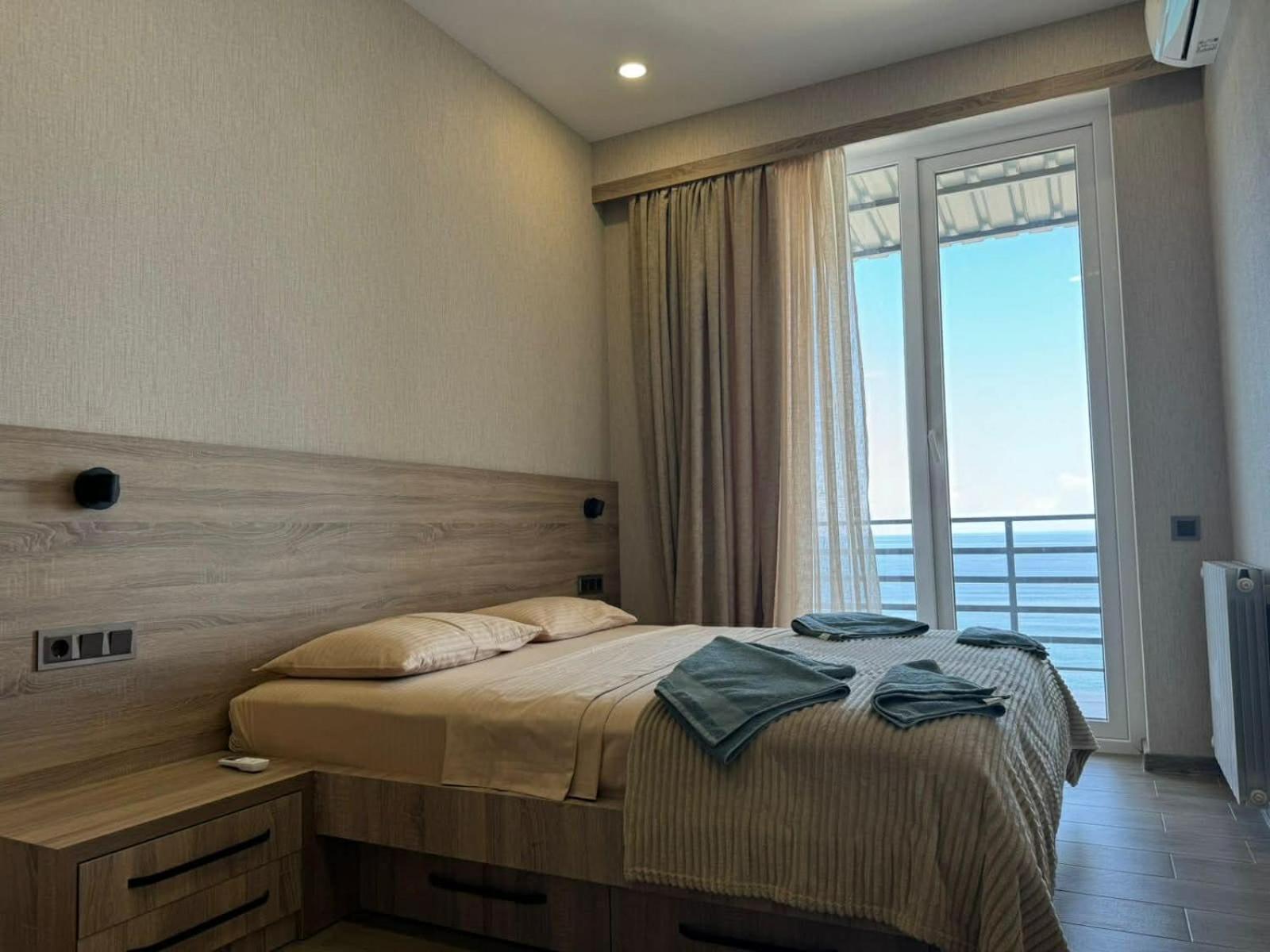 Classic One-Bedroom Apartment with King Bed photo 3