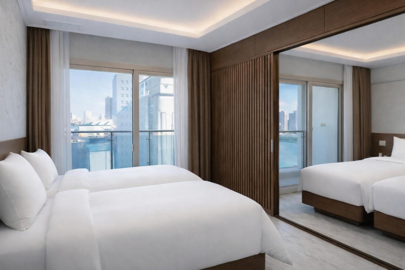 Deluxe Family Room