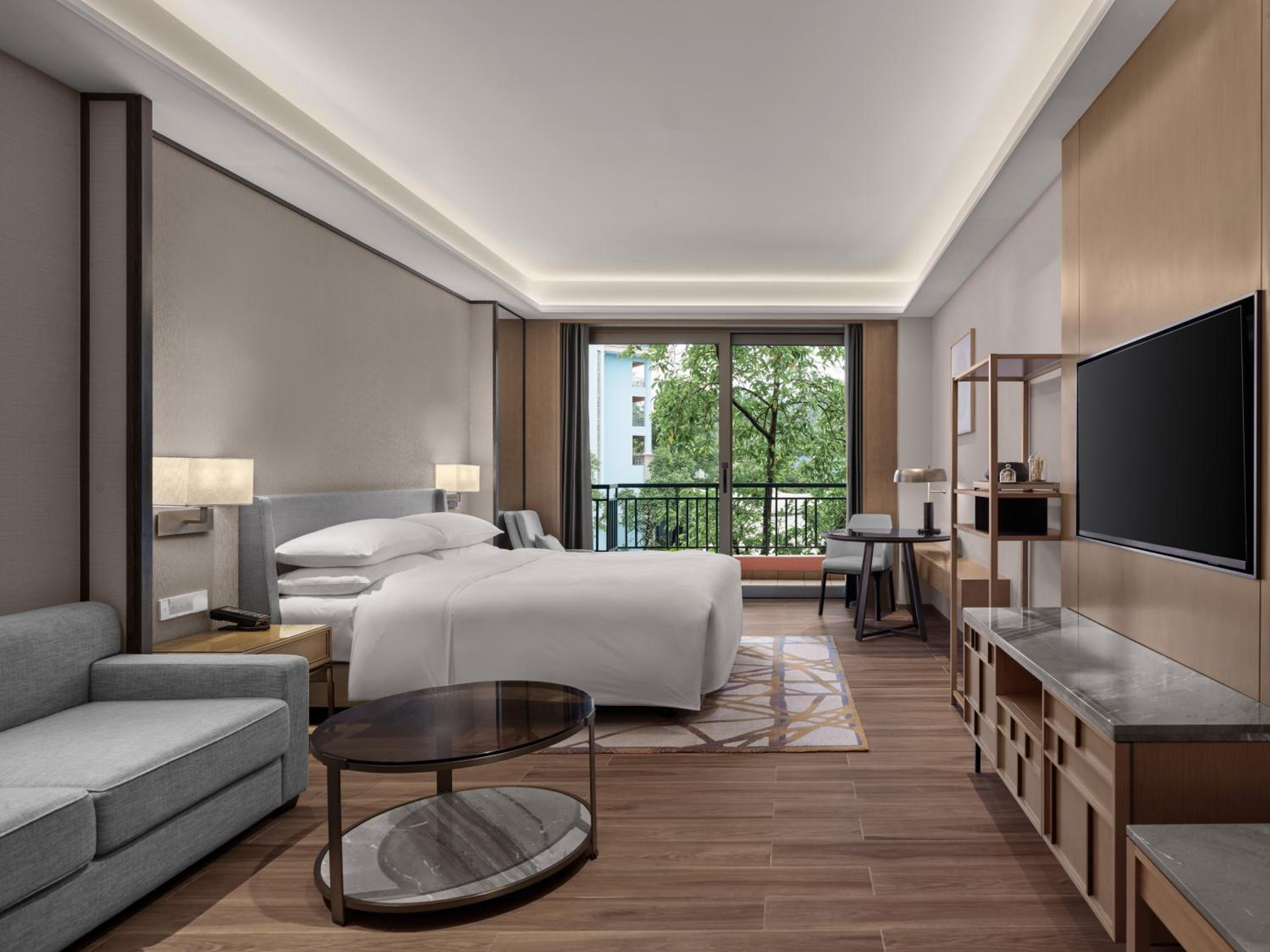 One-Bedroom King Apartment with City View photo 1