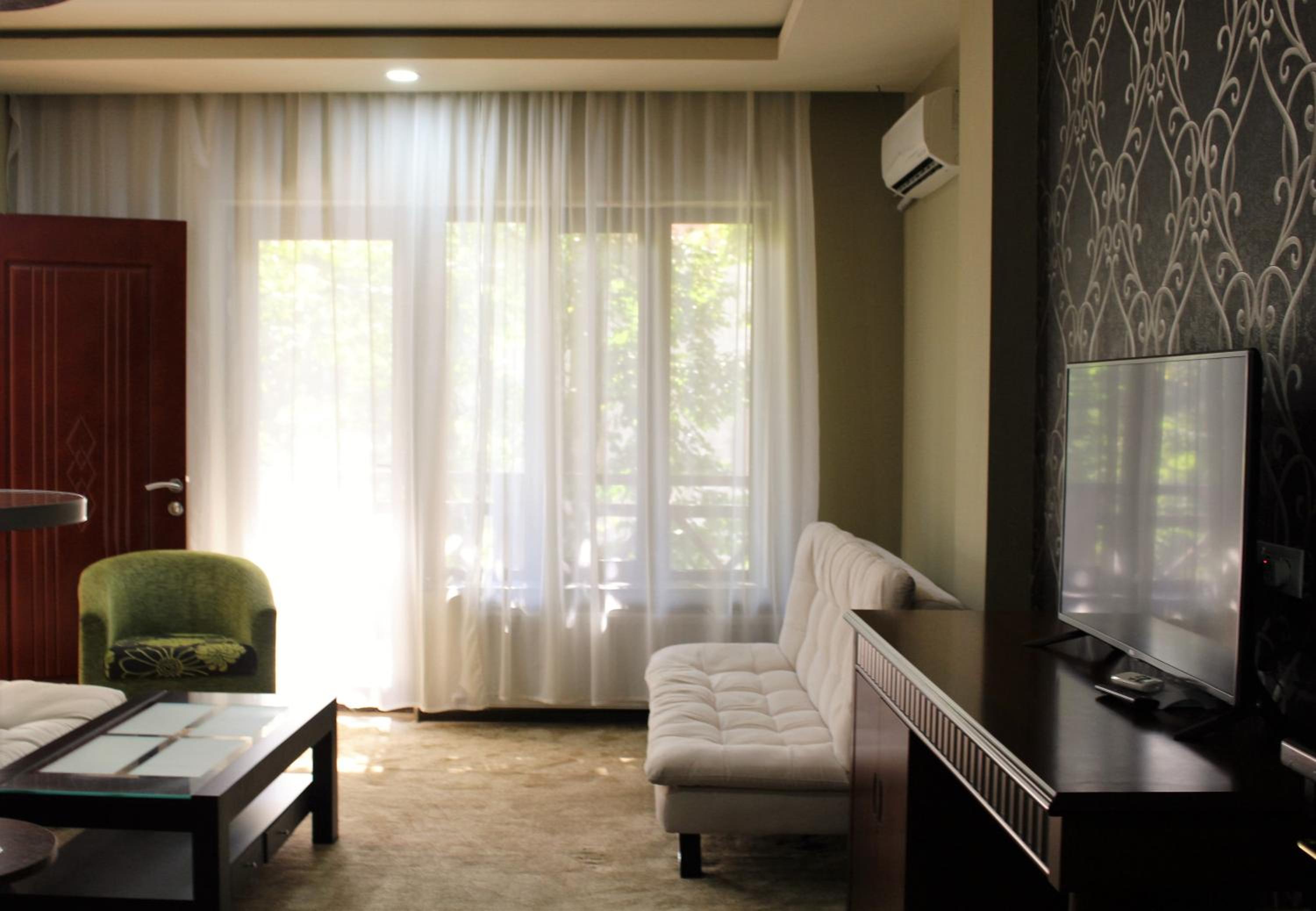 Classic Family Room - Photo 1