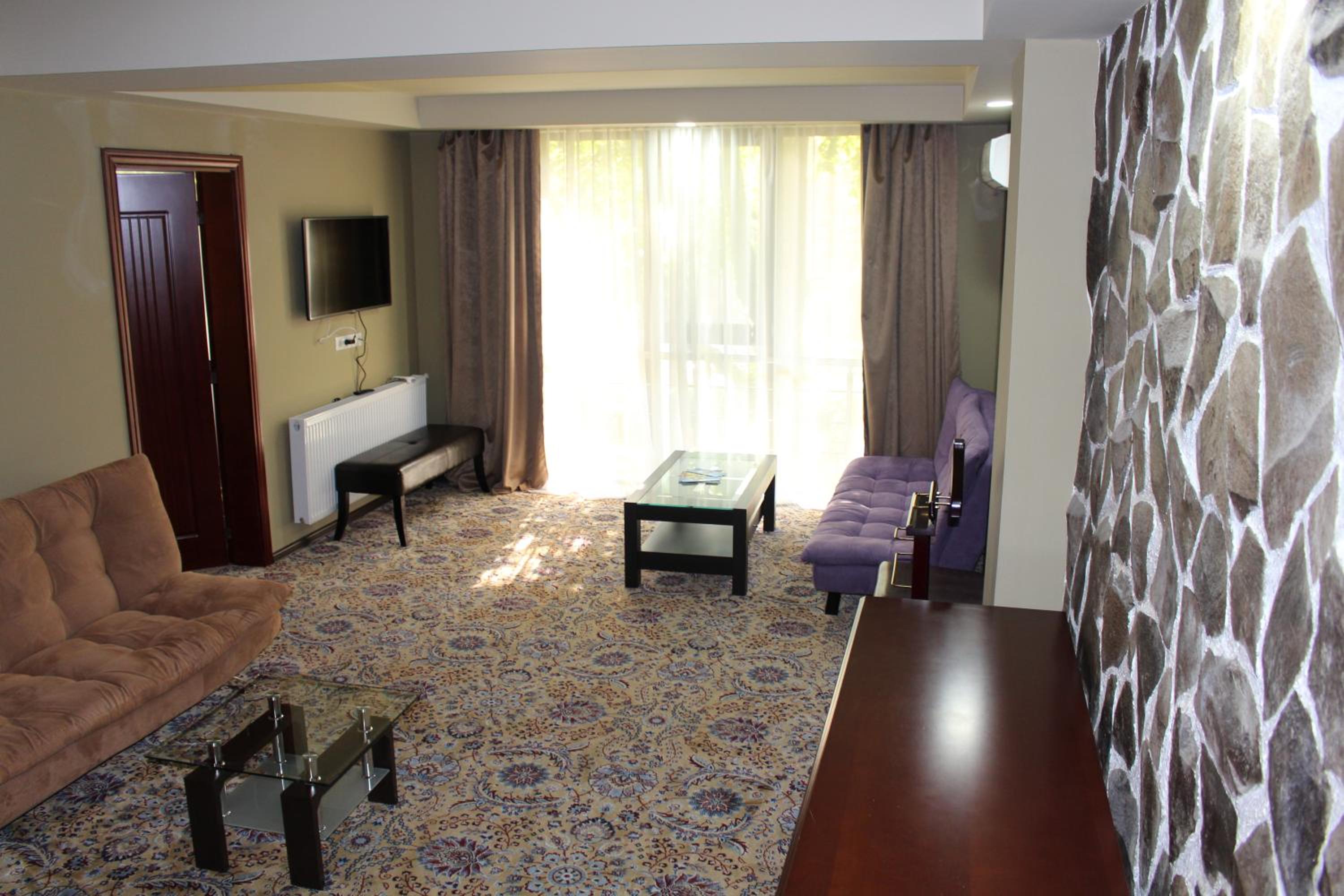 Classic Family Room - Photo 10
