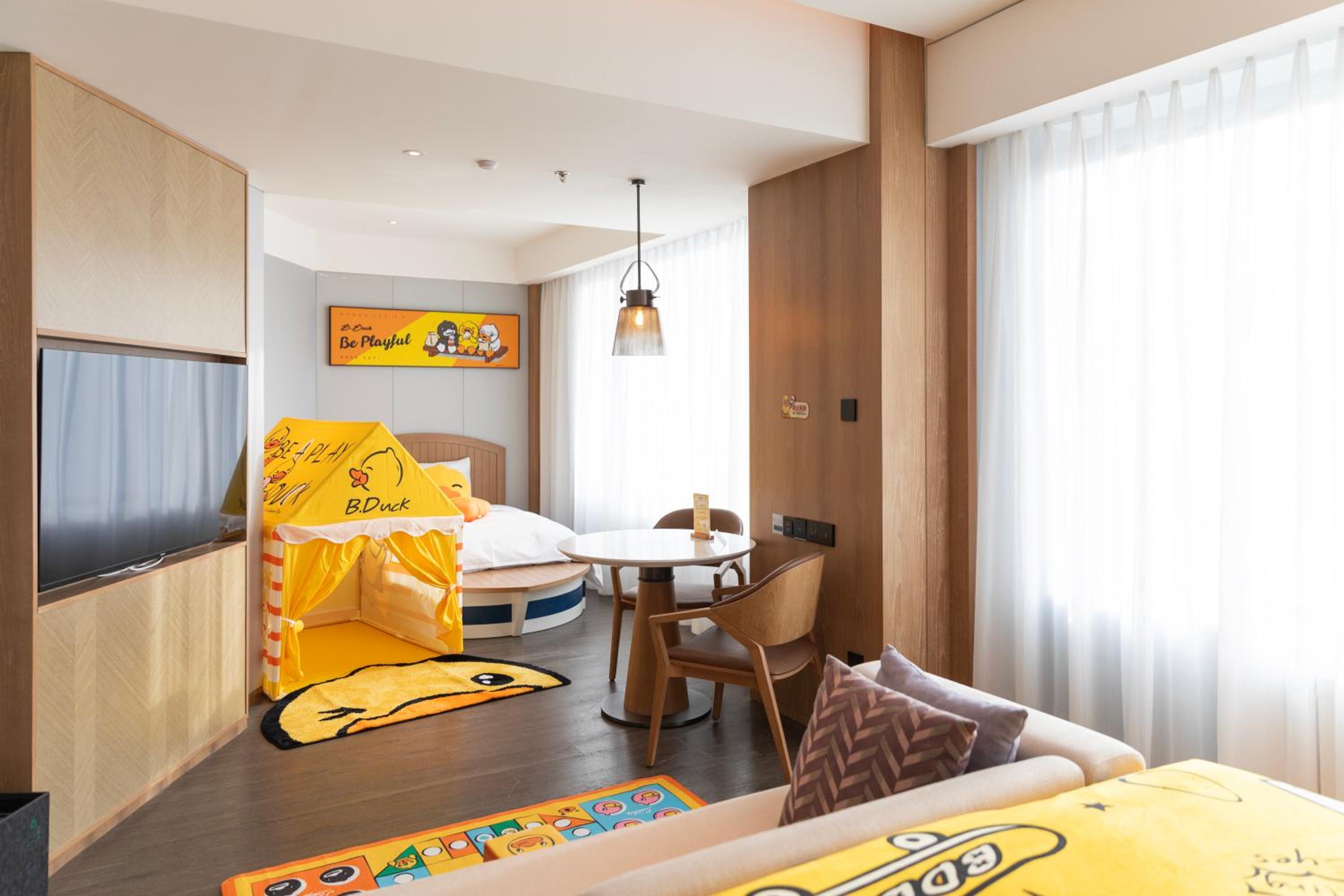 Family Twin Room with Forest View - Cartoon Theme photo 2