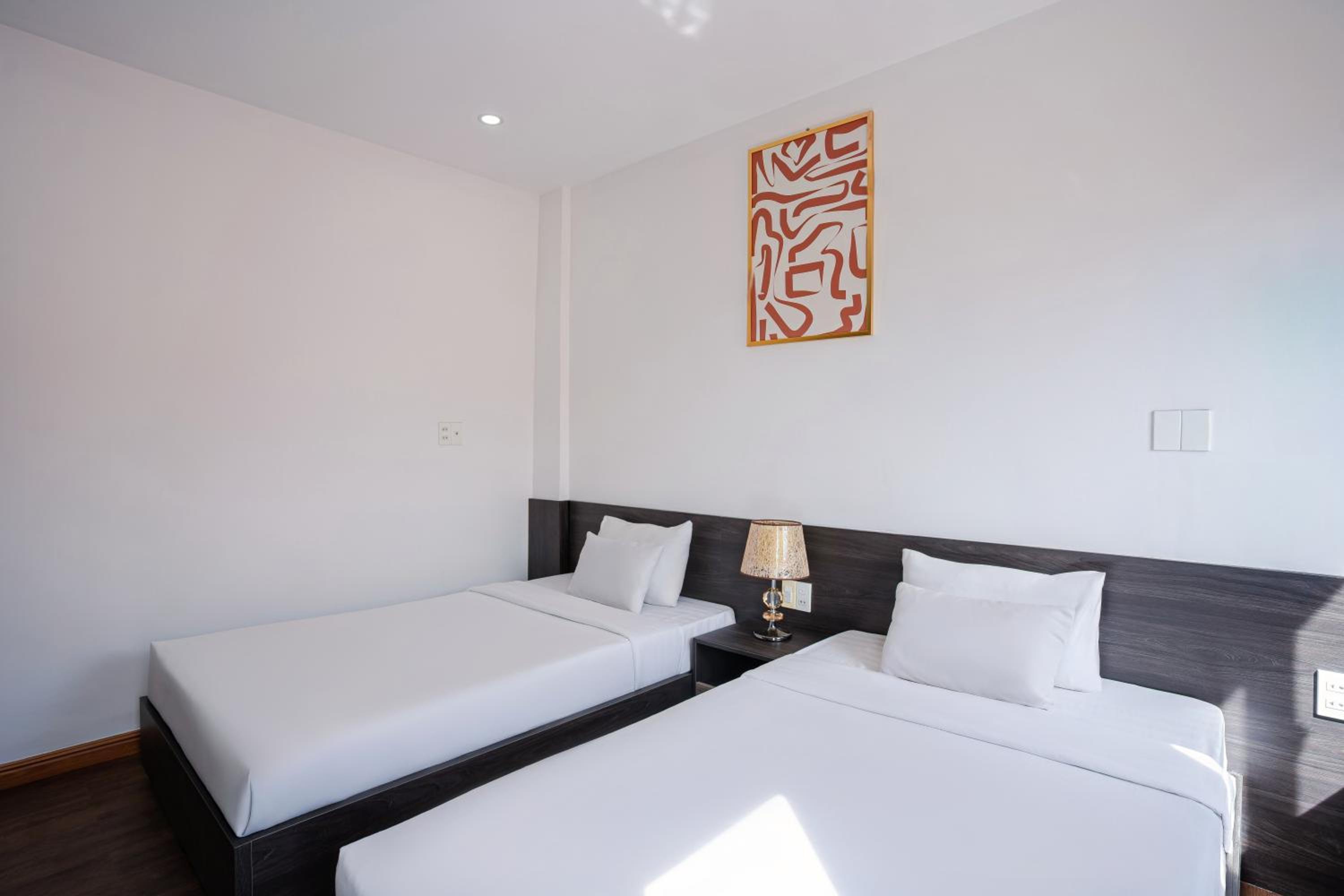 Twin Room with Balcony - Photo 18