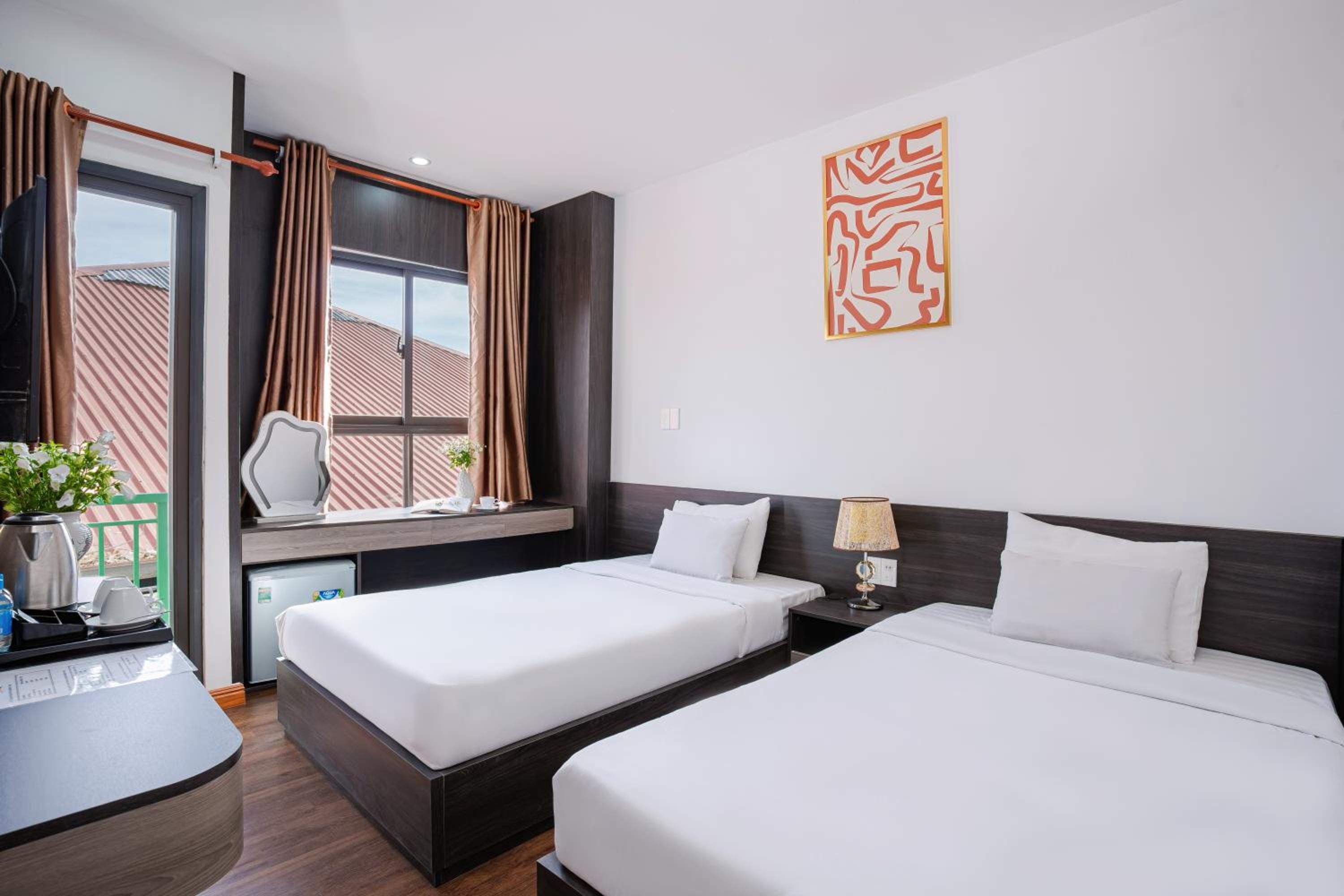Twin Room with Balcony - Photo 6