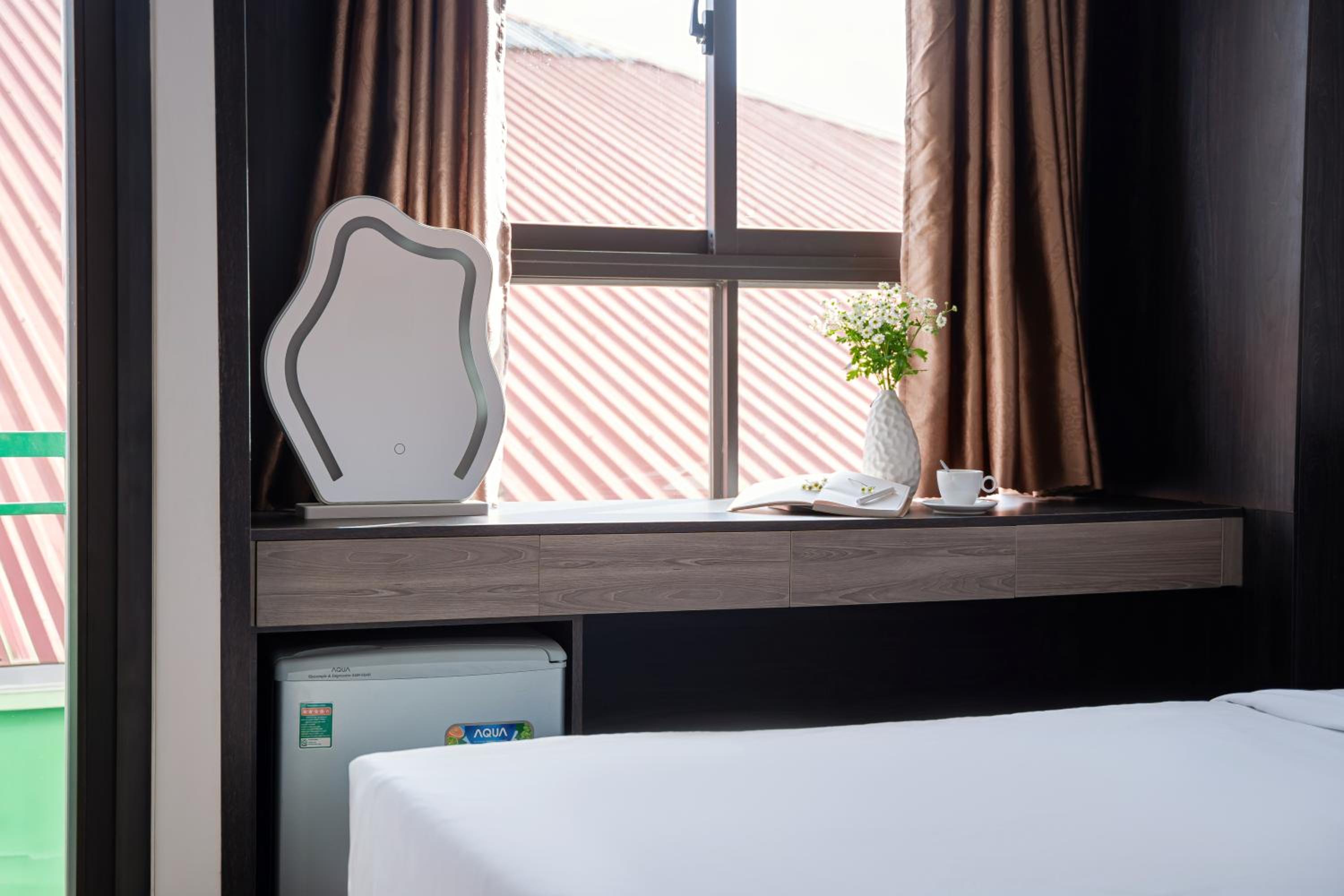Twin Room with Balcony - Photo 8