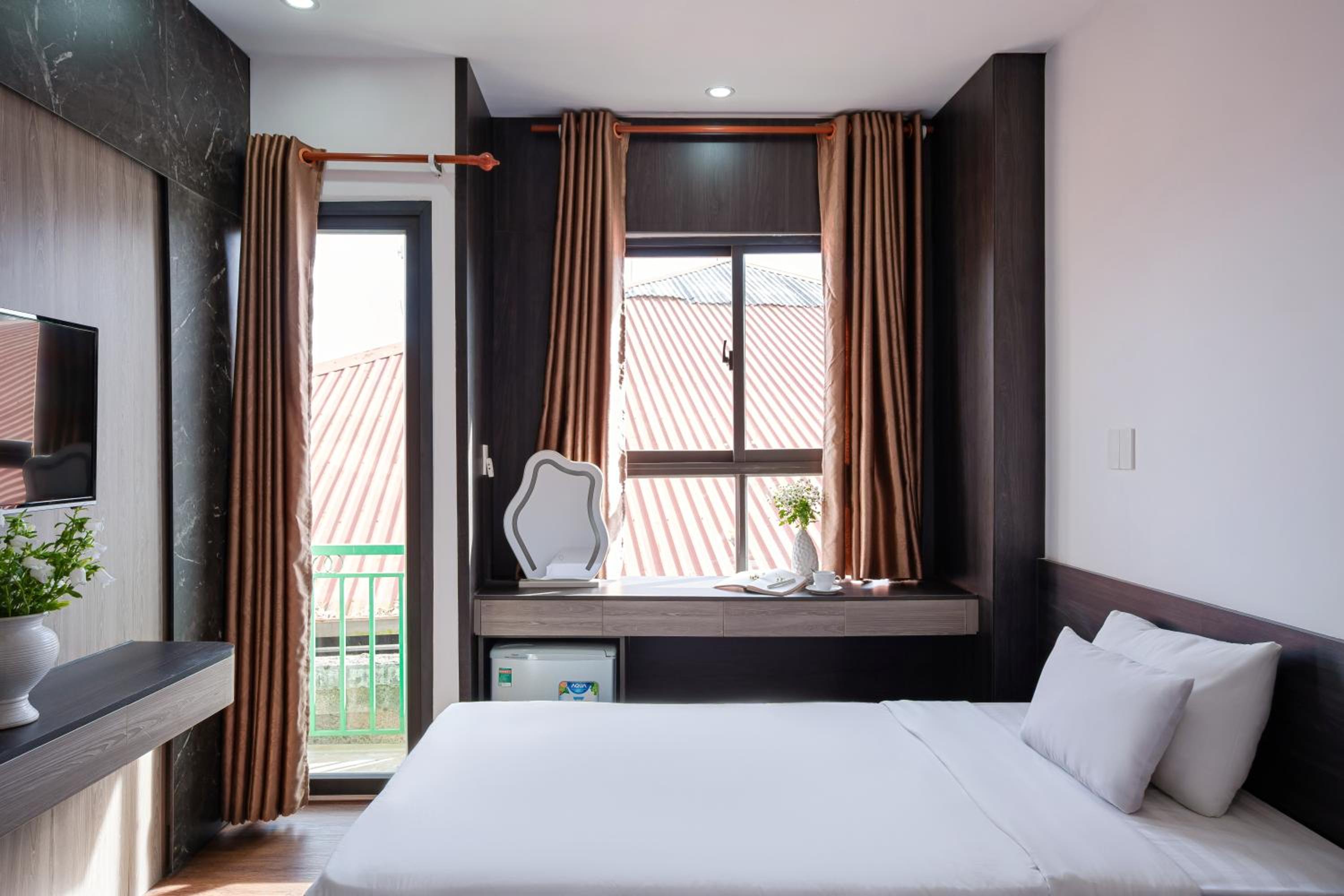 Twin Room with Balcony - Photo 24