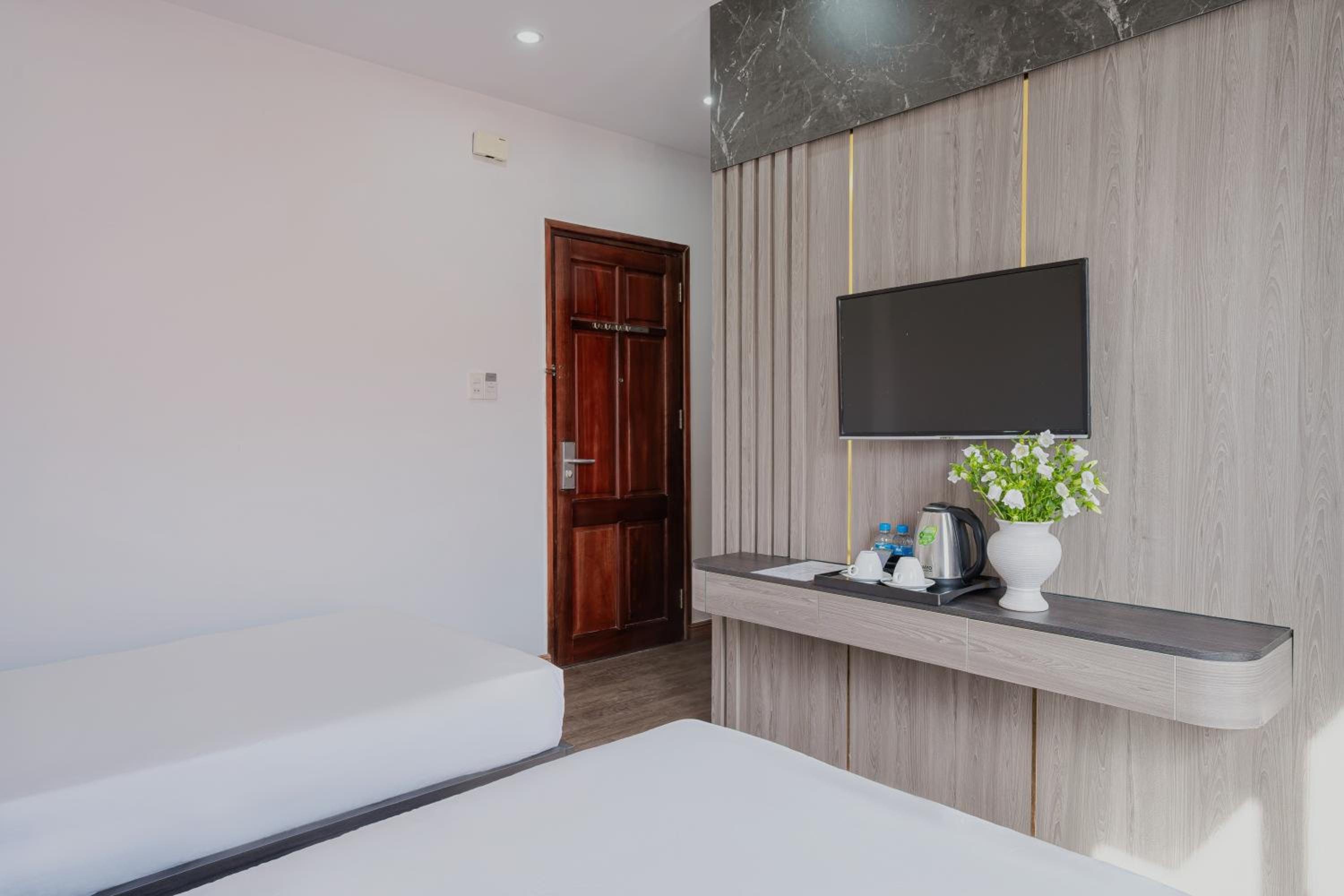 Twin Room with Balcony - Photo 27