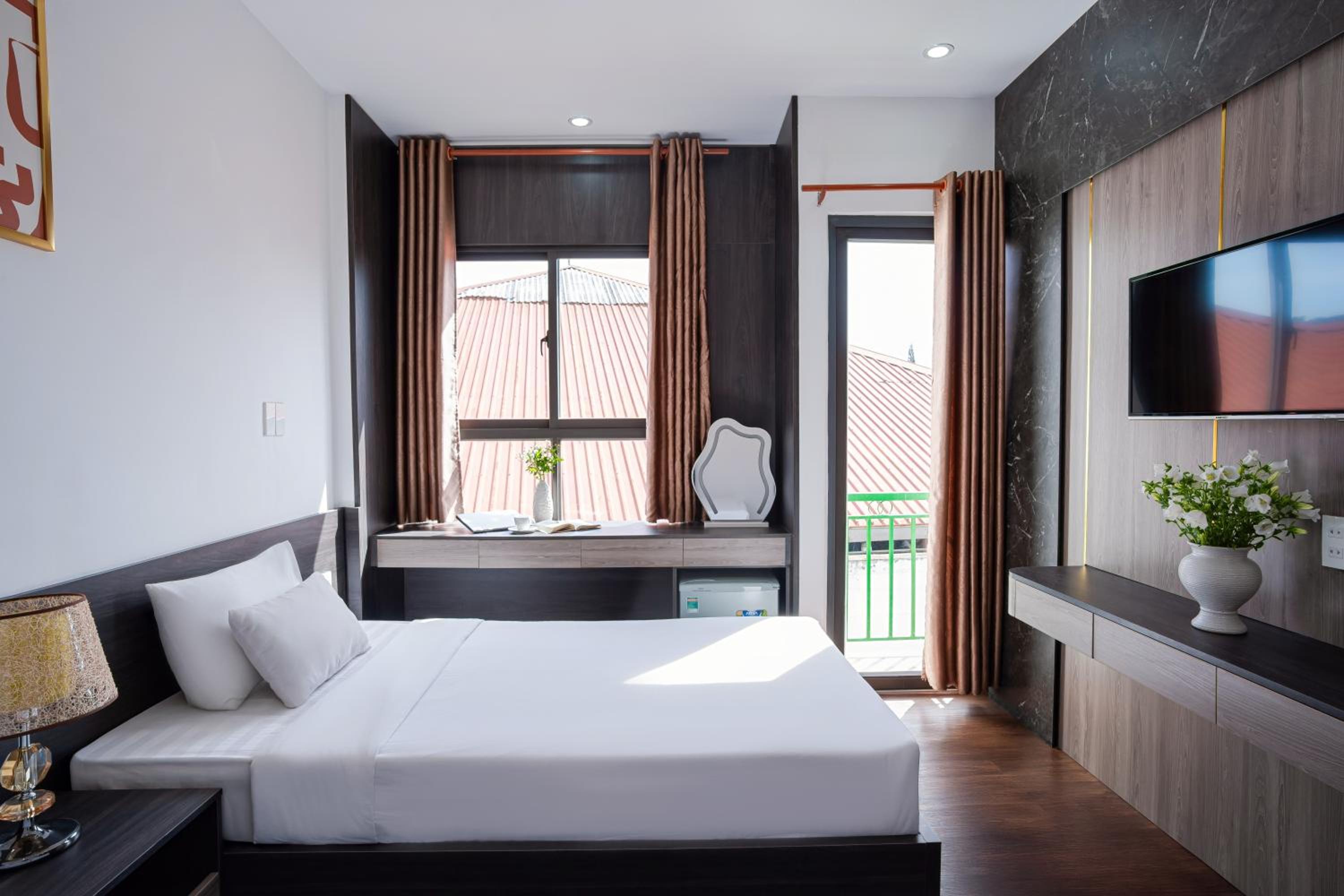 Twin Room with Balcony - Photo 9