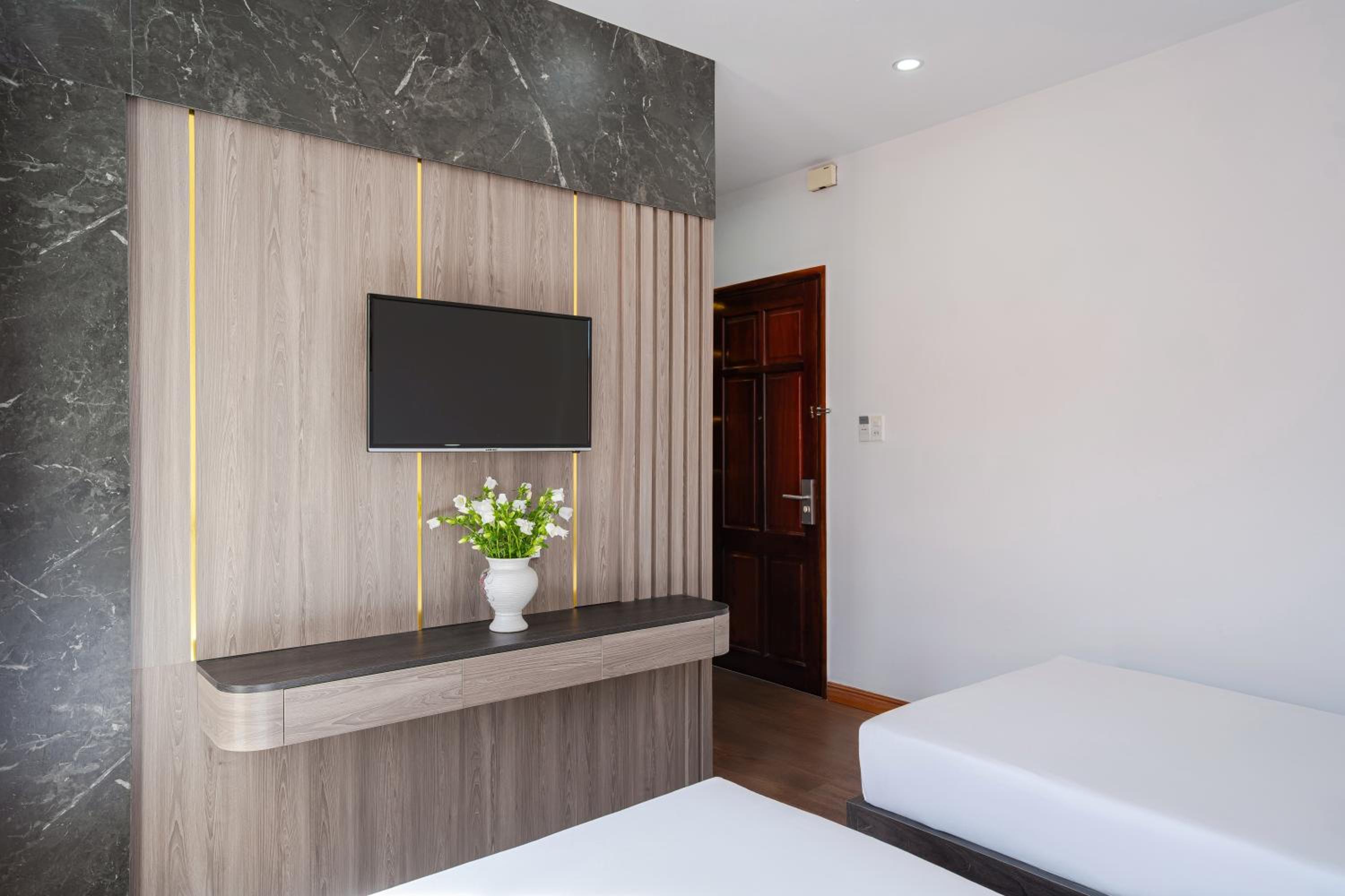 Twin Room with Balcony - Photo 26