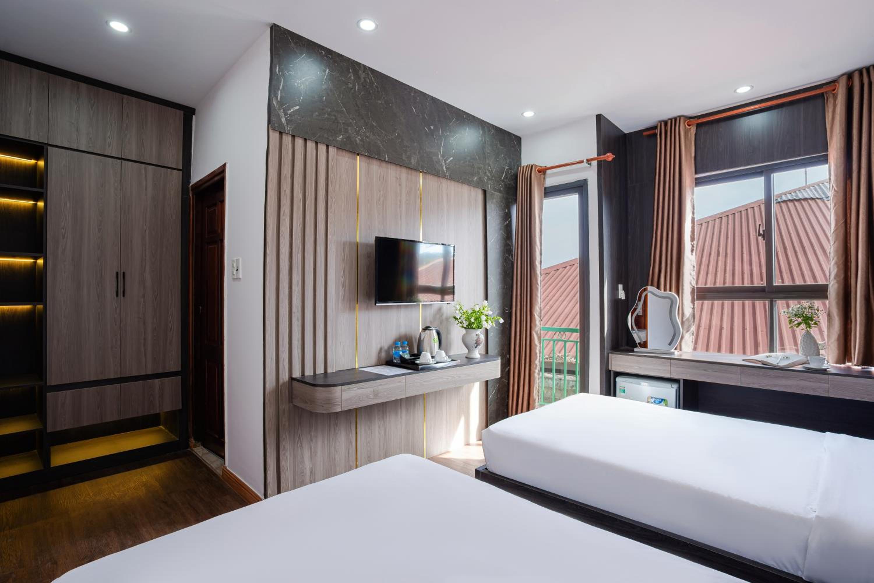 Twin Room with Balcony - Photo 25