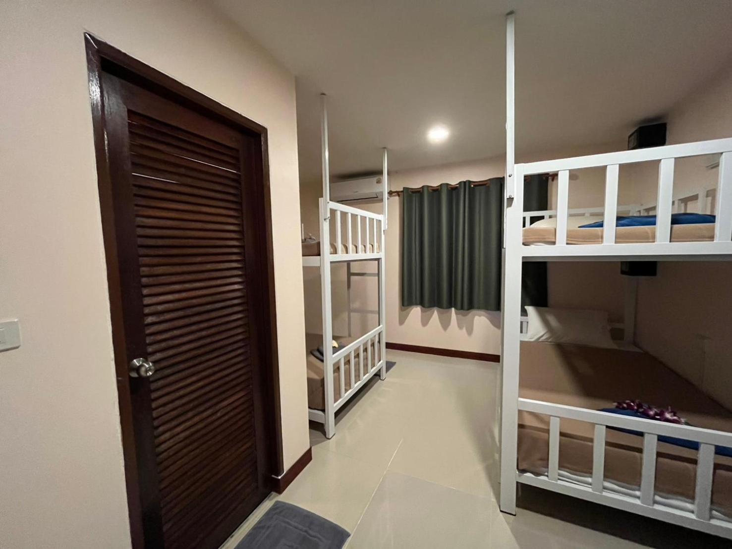4-Bed Mixed Dormitory Room photo 1