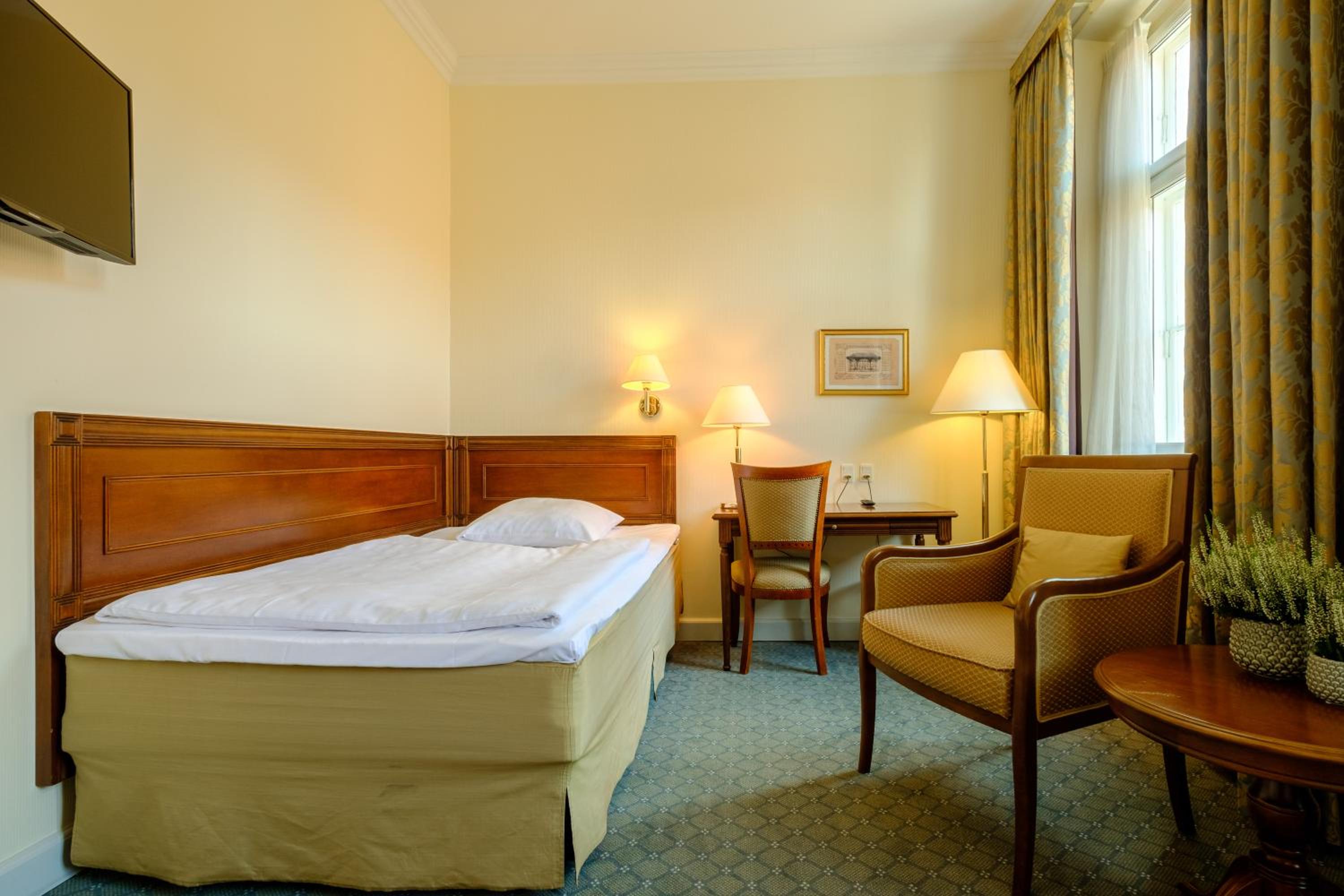 Standard Single Room thumbnail 6
