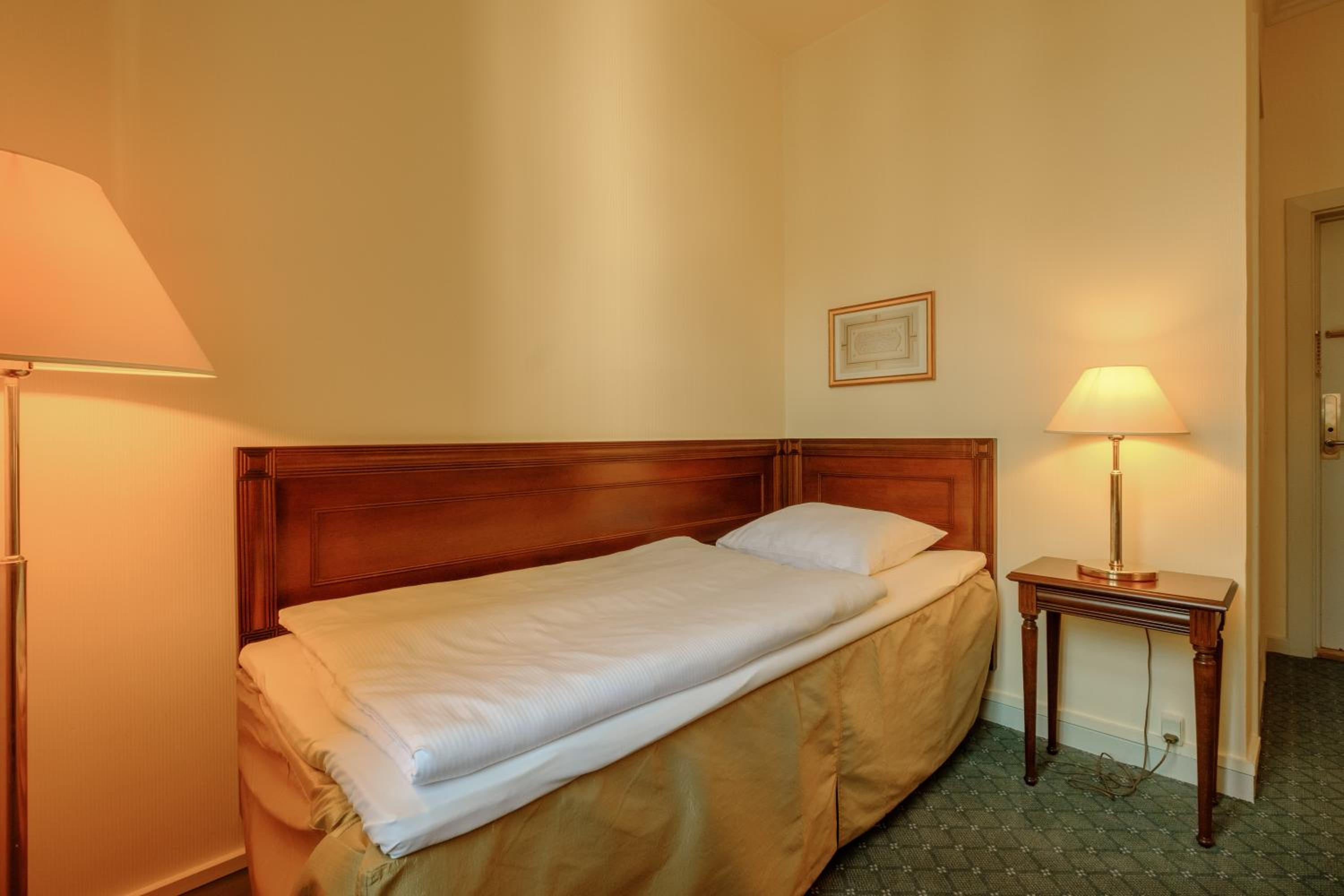 Standard Single Room thumbnail 5