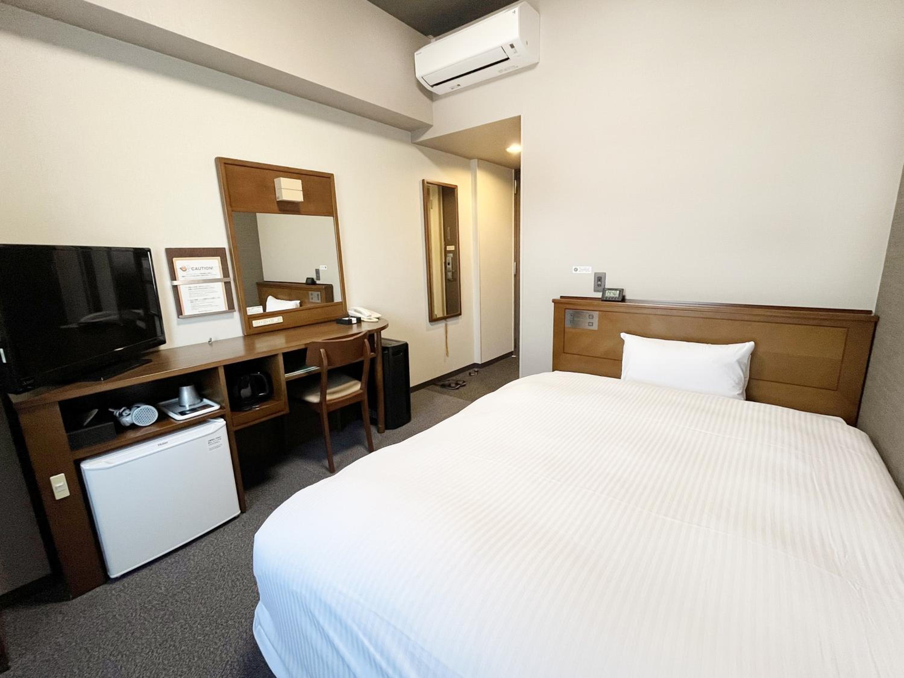 Single Room - Smoking - Cleaning Every 3 Days