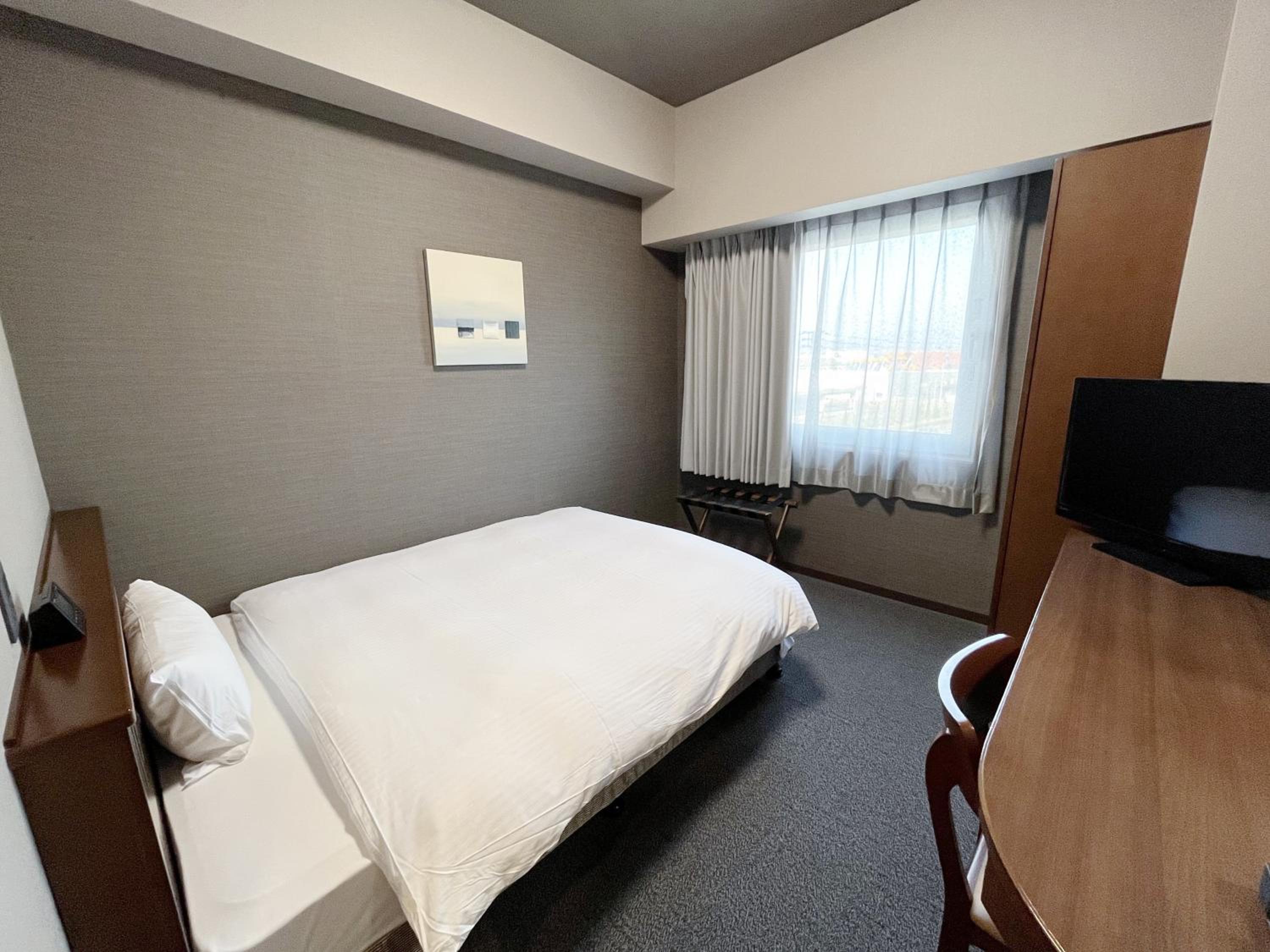 Single Room - Smoking - Cleaning Every 3 Days