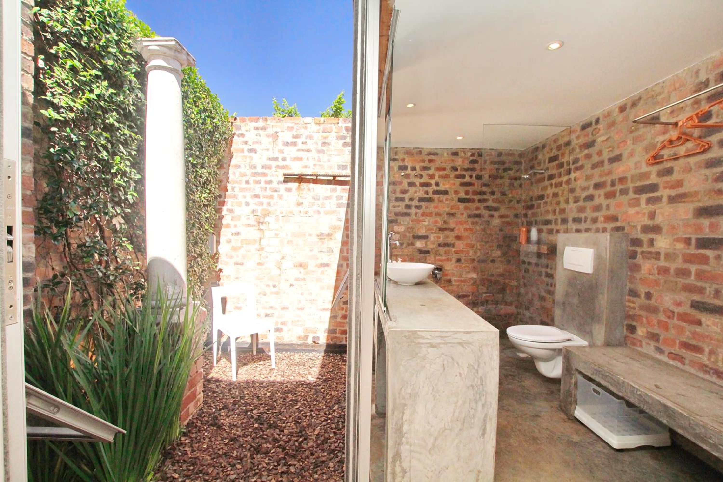 King or Twin Room - Court Yard photo 3