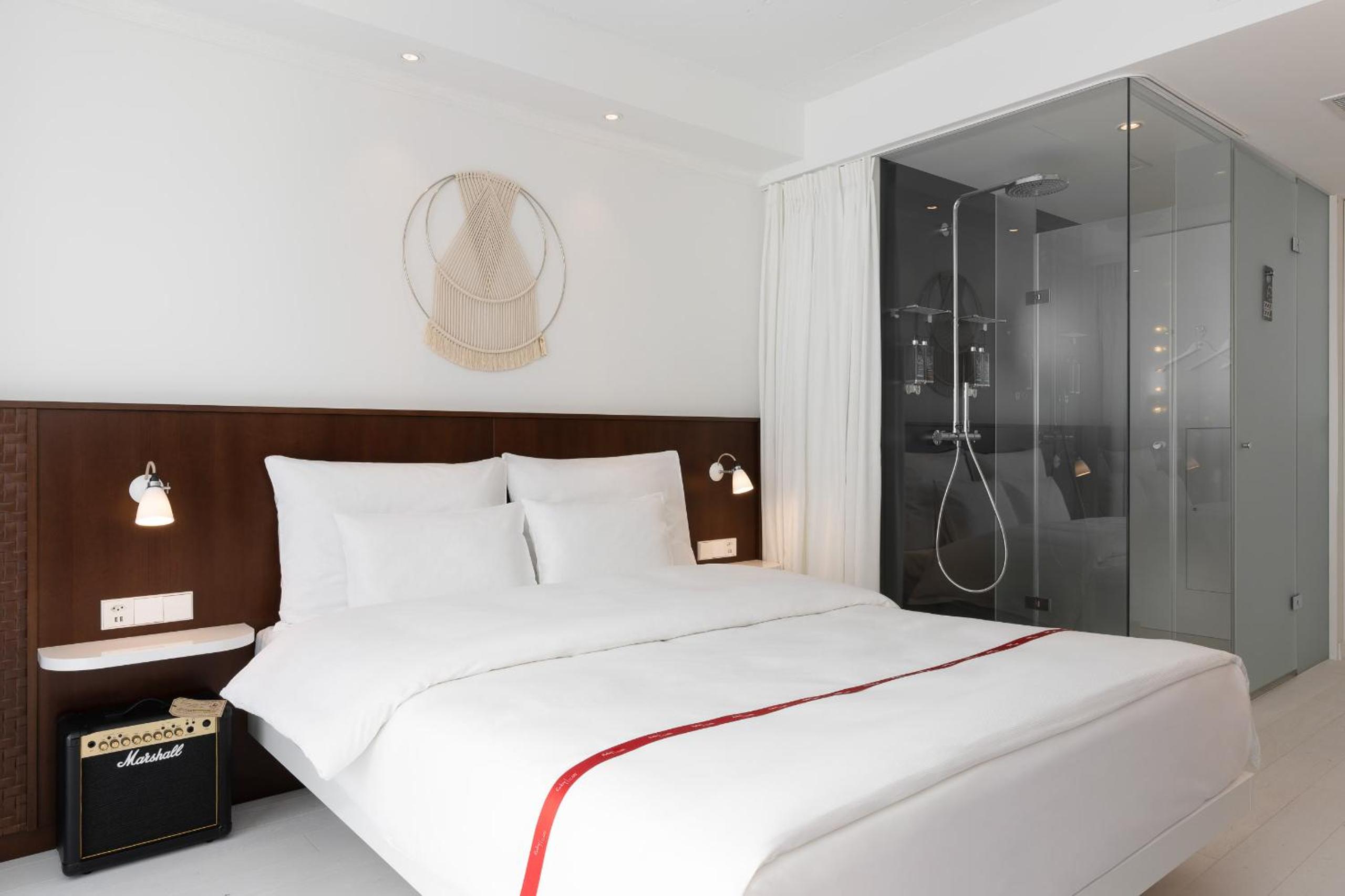 Wow Room with Balcony