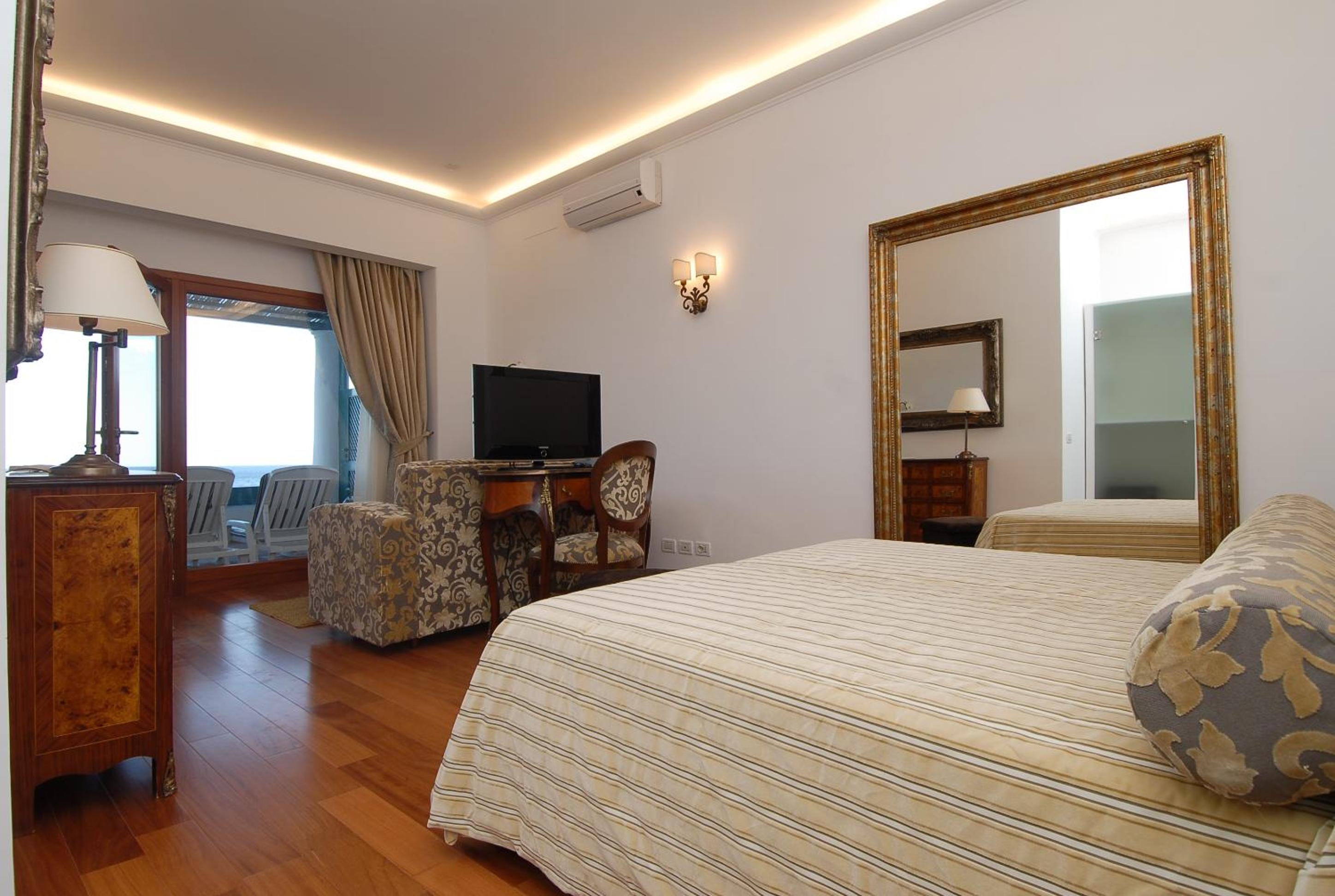 Superior Double Room with Sea View - Photo 10