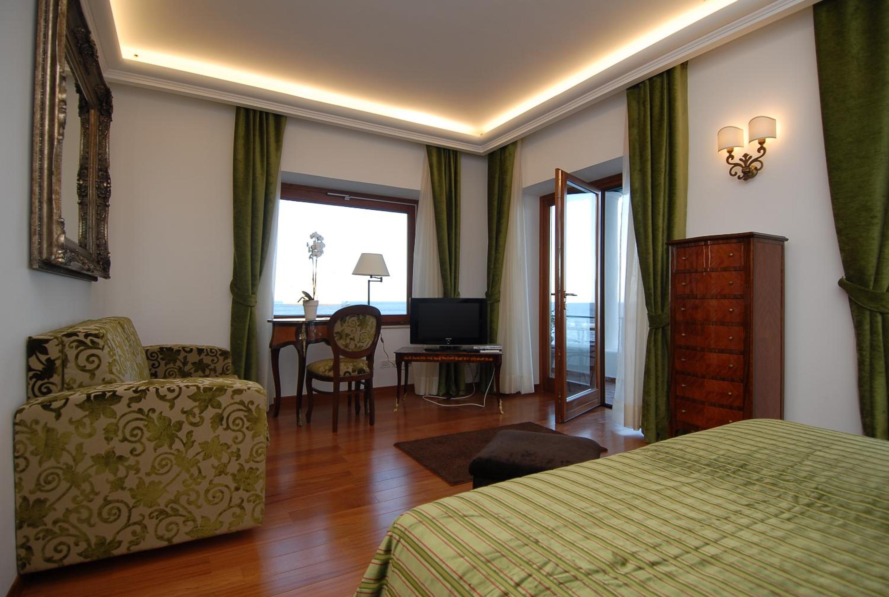 Superior Double Room with Sea View - Photo 13