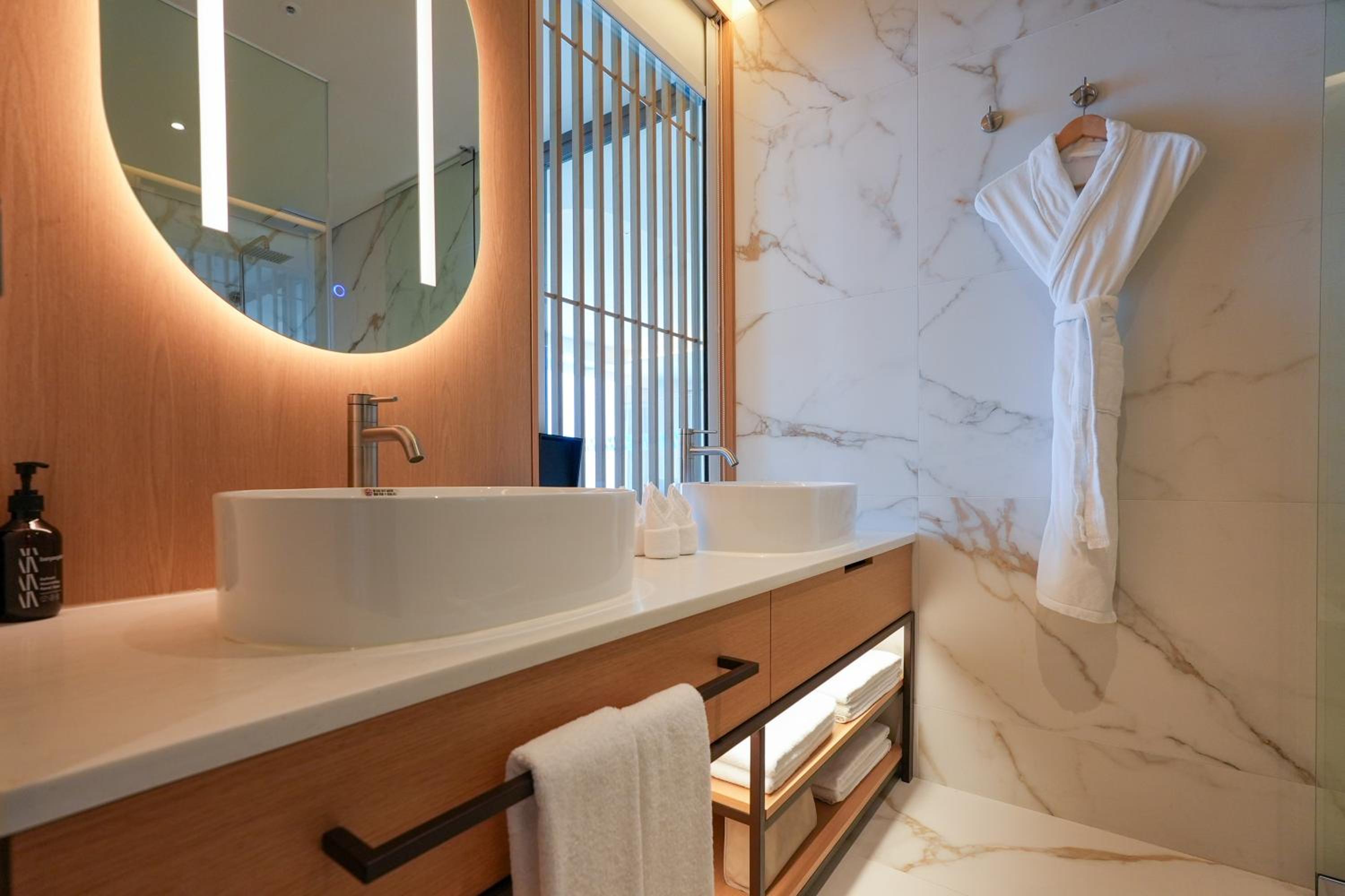 Homm Suite Ocean + Lake View - Two King Breakfast & Swimming photo 3