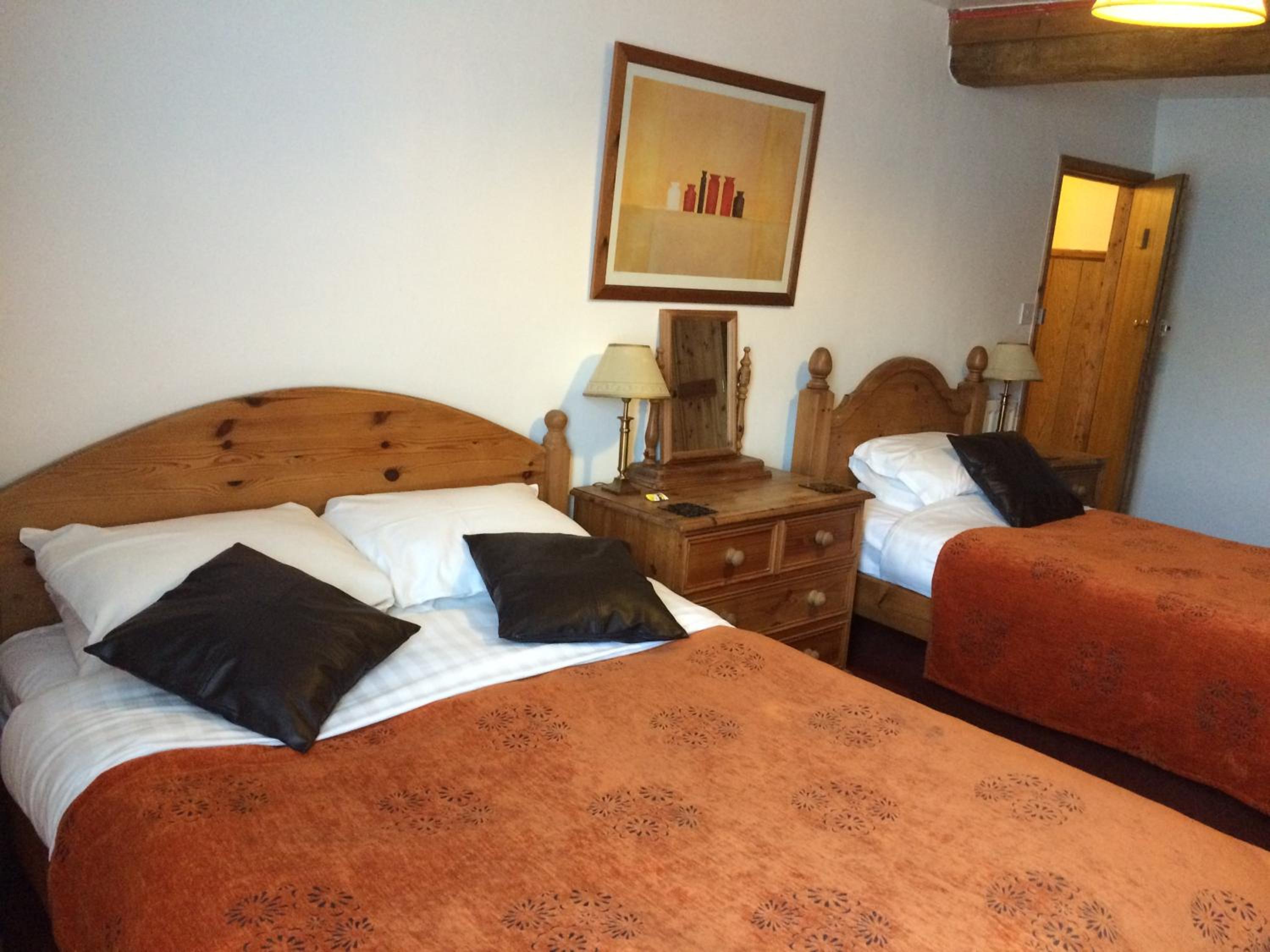 Double or Twin Room - Photo 8