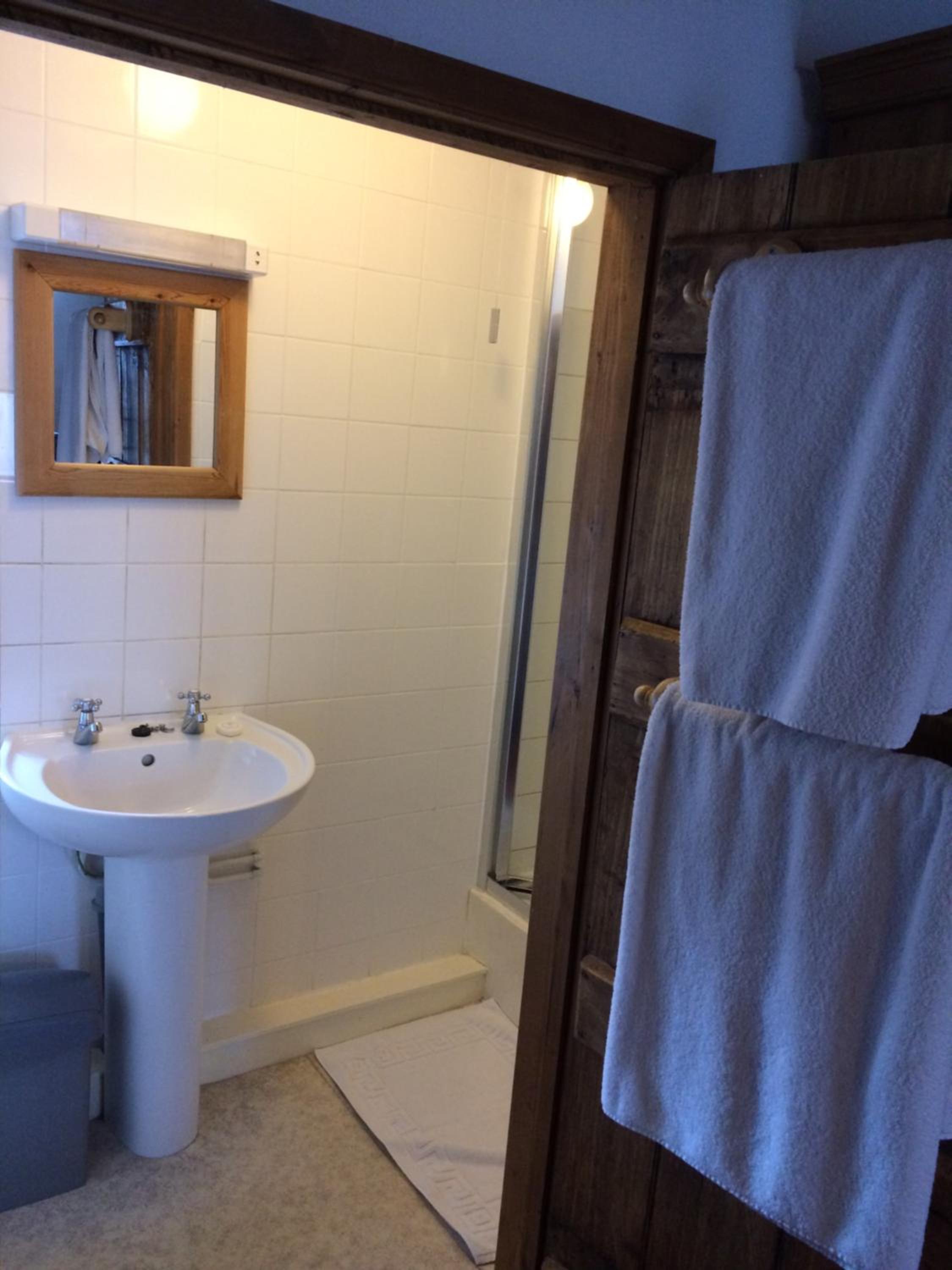 Double or Twin Room - Photo 10