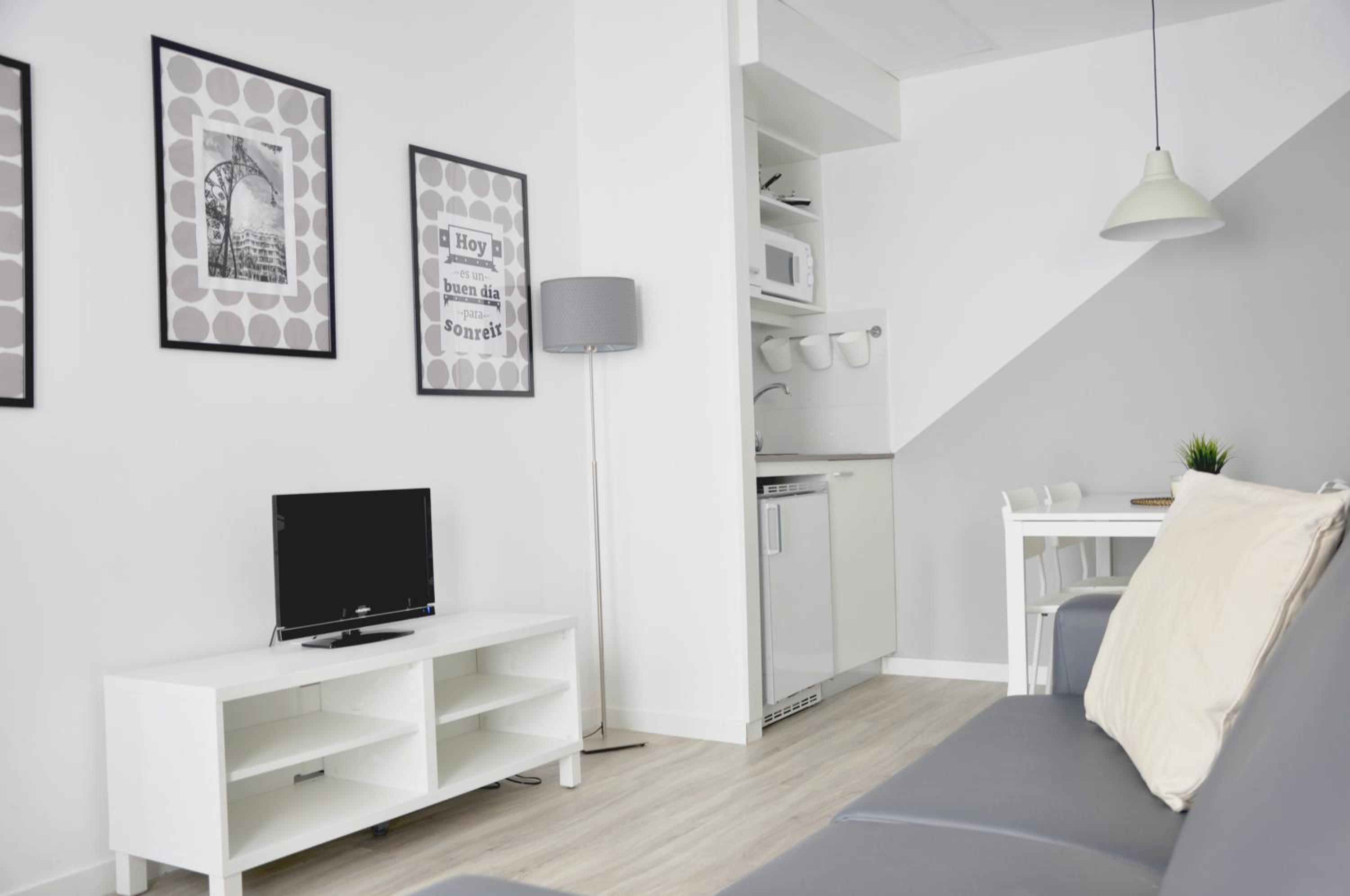 Estudio Familiar Ejecutivo (2 adultos + 2 niños)