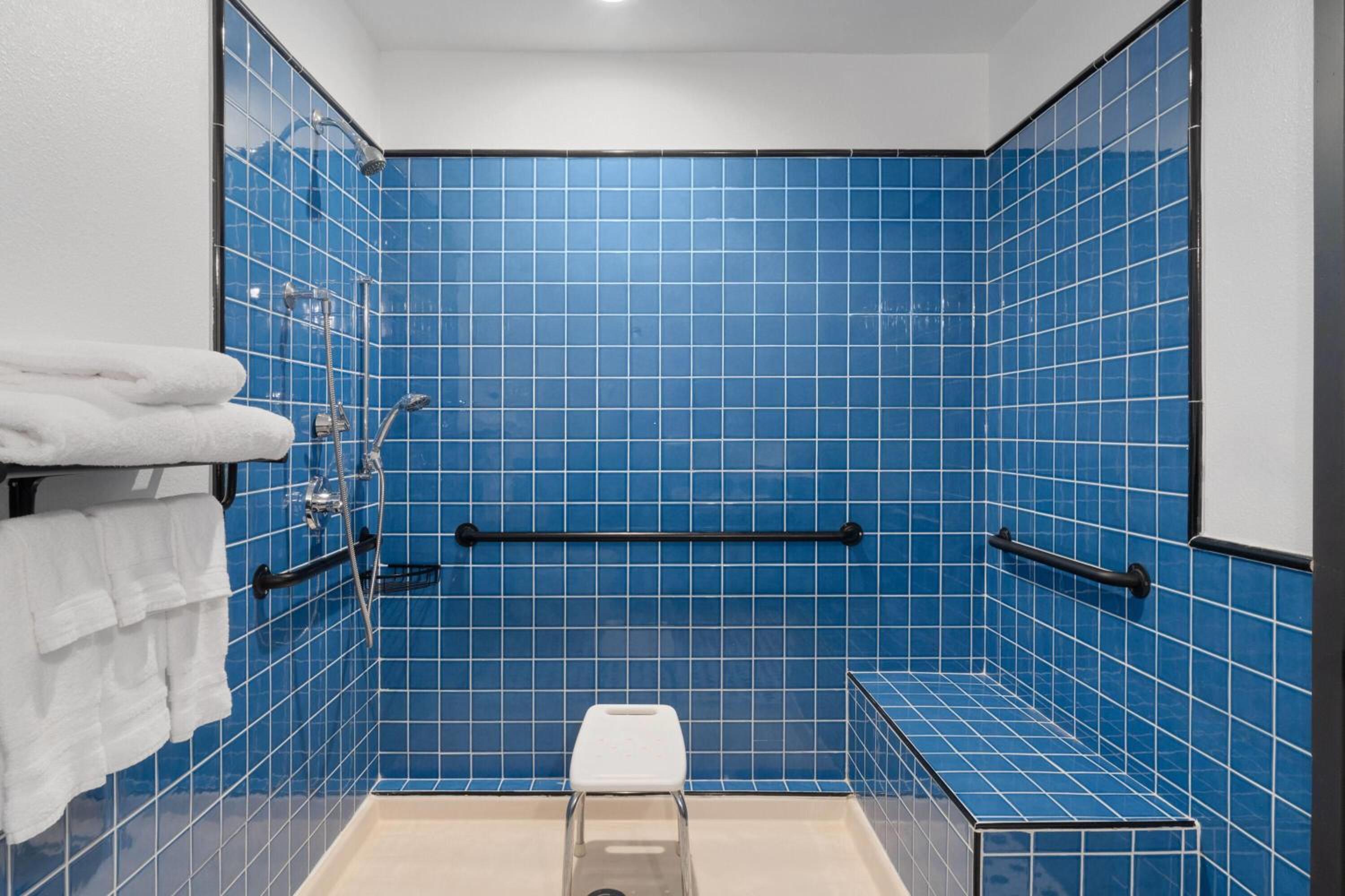 King Room with Bath Tub - Mobility Accessible/Non-Smoking - Photo 1