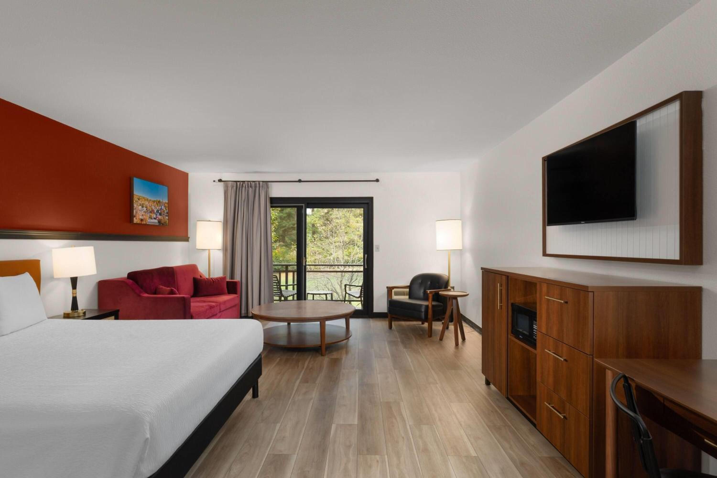 Deluxe King Room - Non-Smoking - Photo 4
