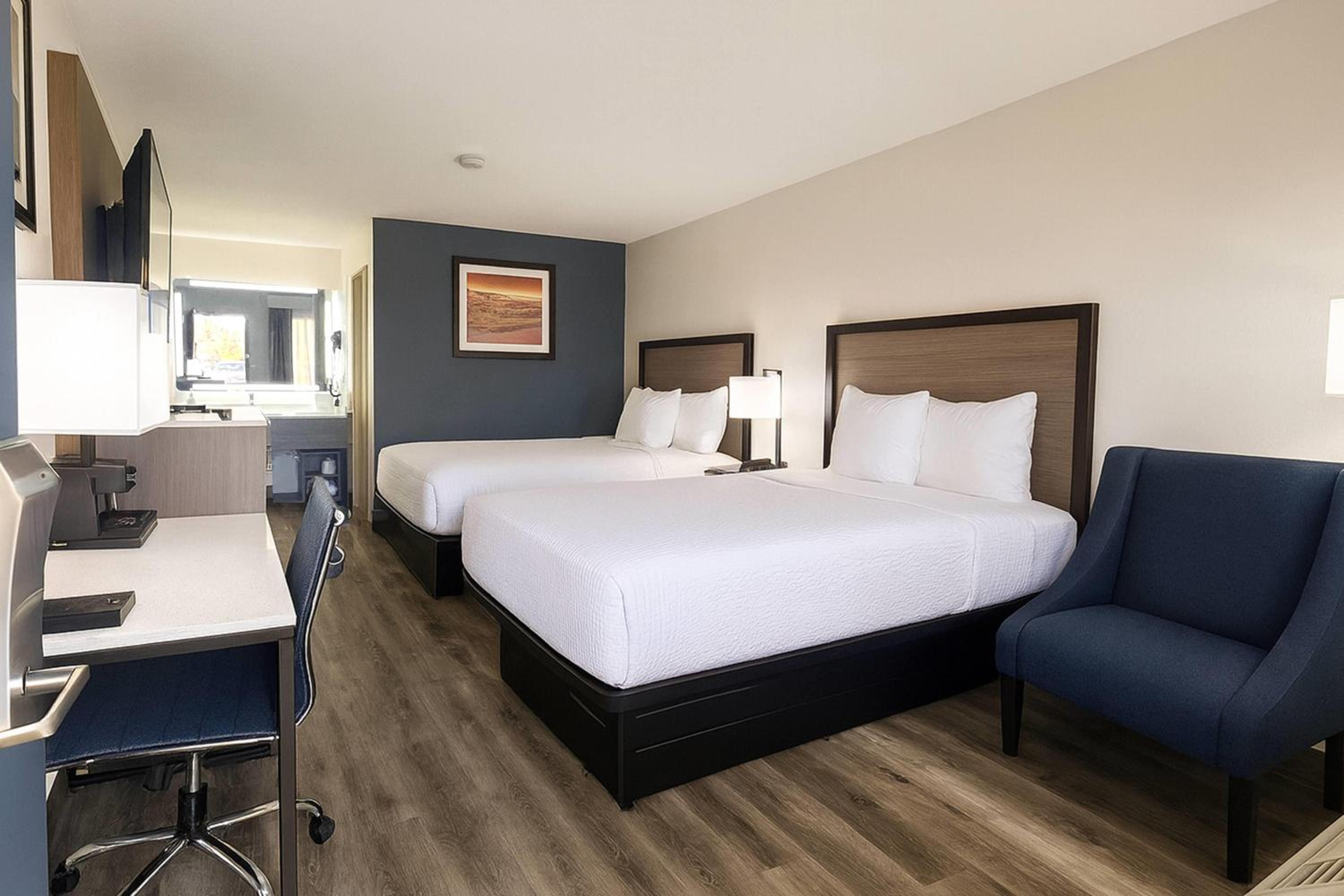 Double Room with Two Double Beds - Non-Smoking - Photo 3