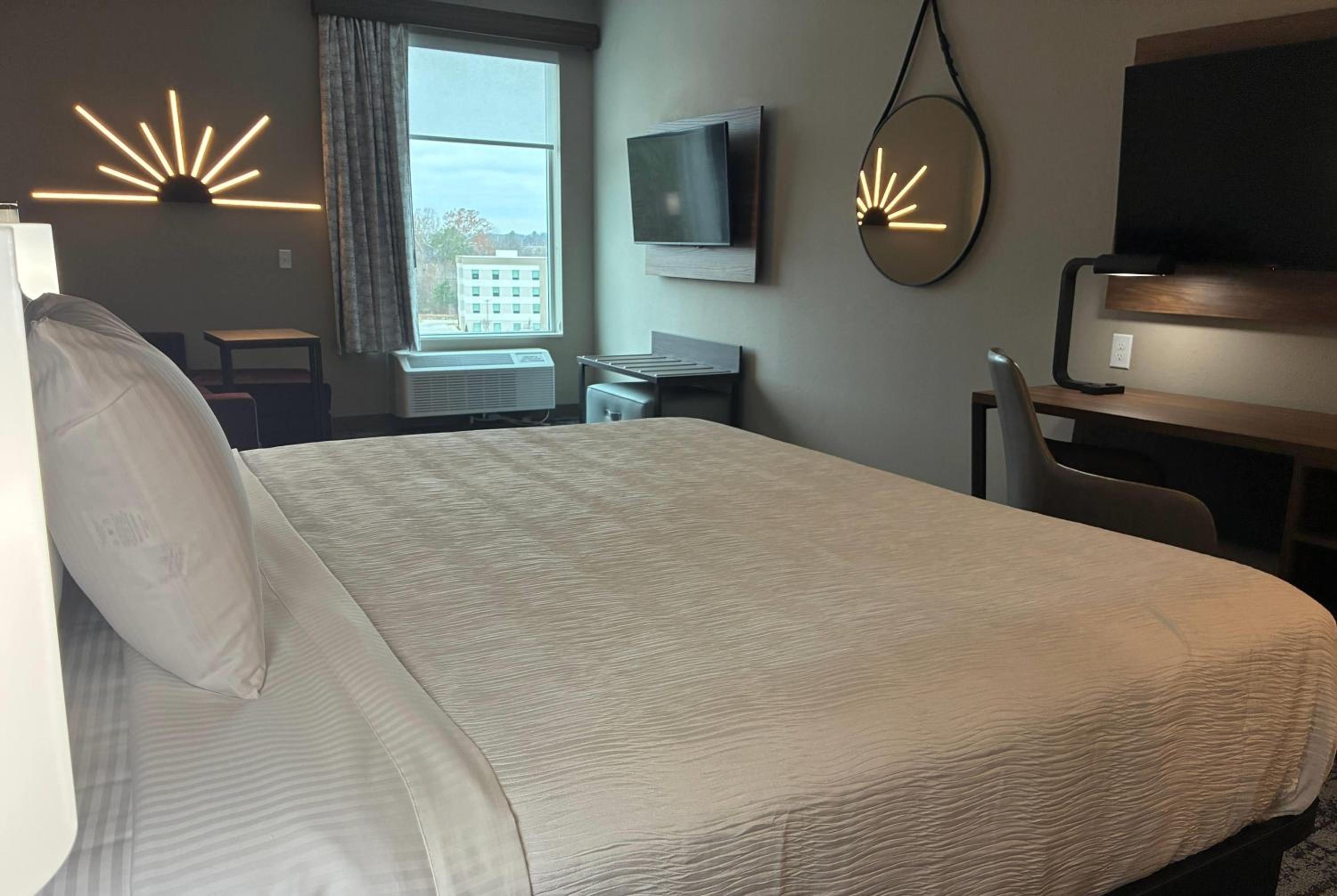 King Room with Bathtub - Mobility and Hearing Accessible/Non-Smoking