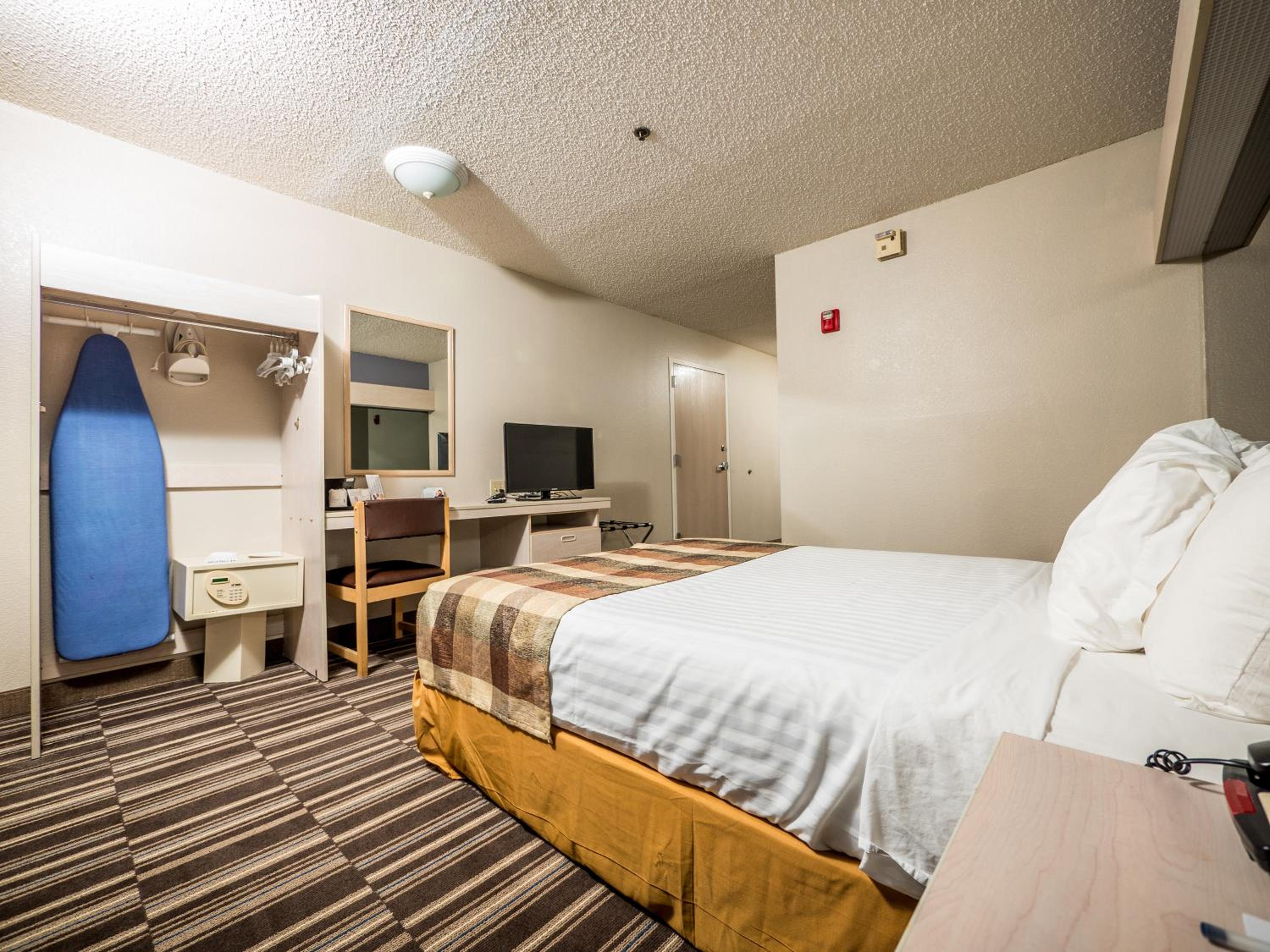 Queen Room - Mobility/Hearing Accessible - Non-Smoking - Photo 1