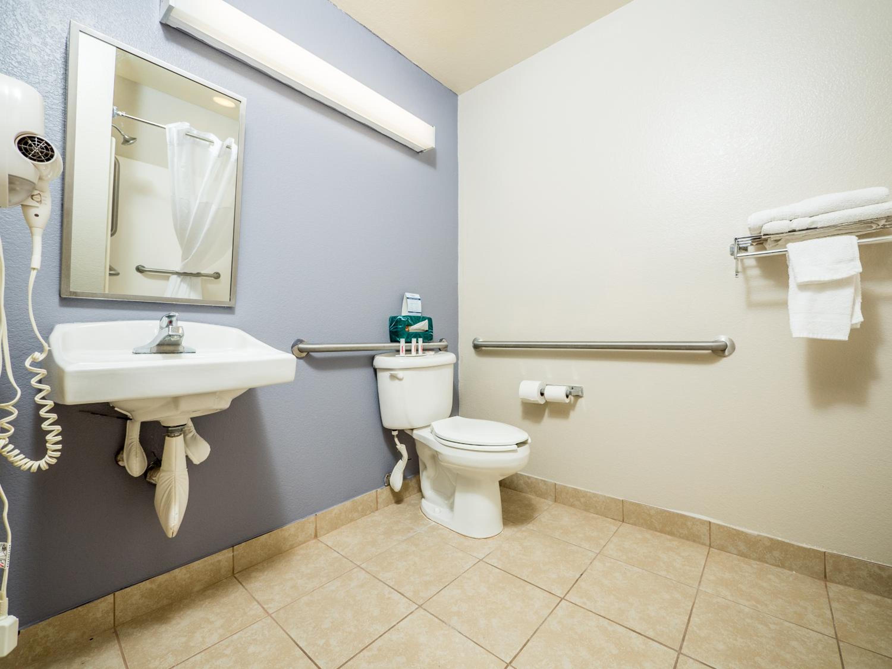Queen Room - Mobility/Hearing Accessible - Non-Smoking - Photo 3