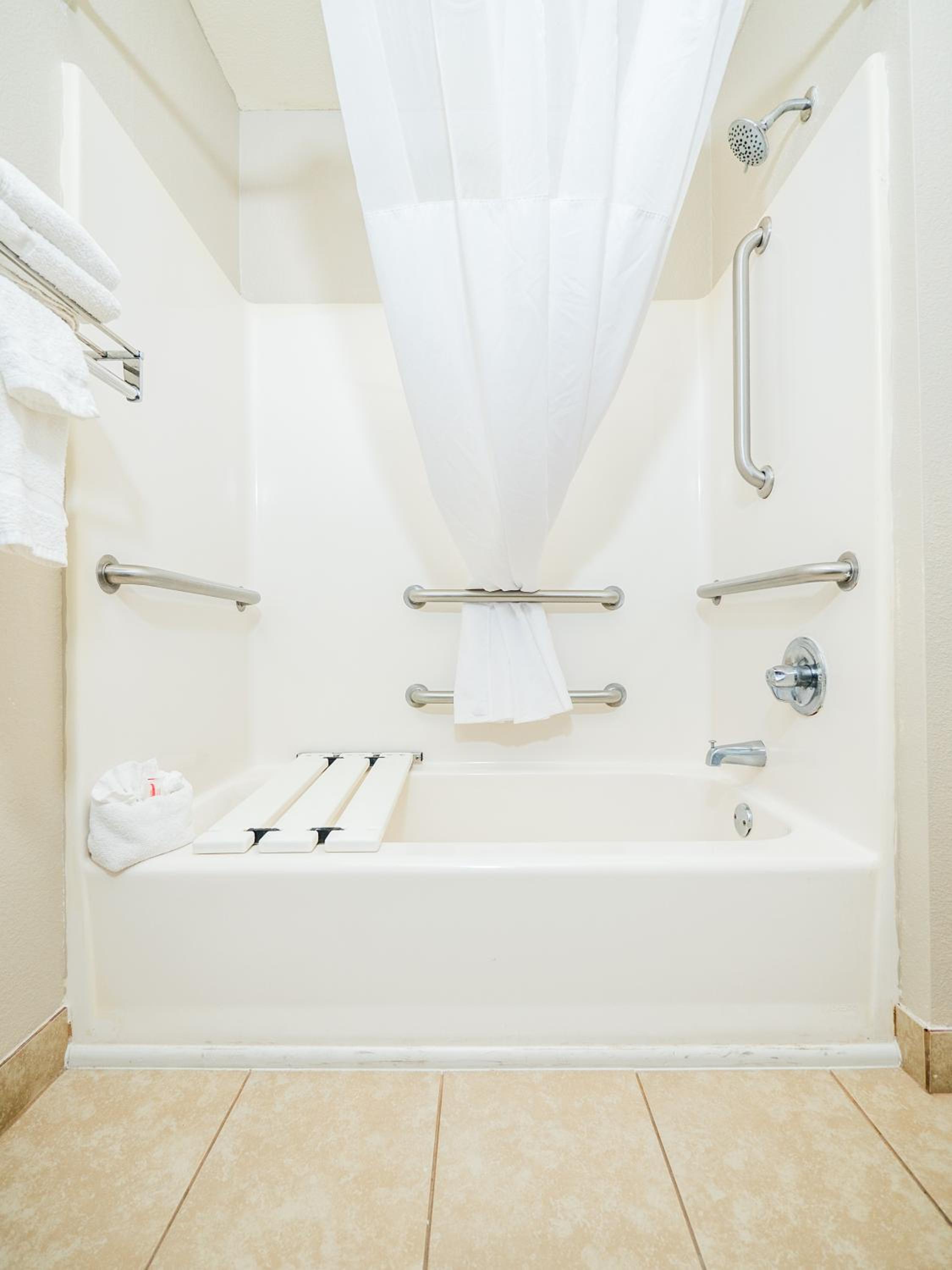 Queen Room - Mobility/Hearing Accessible - Non-Smoking - Photo 2