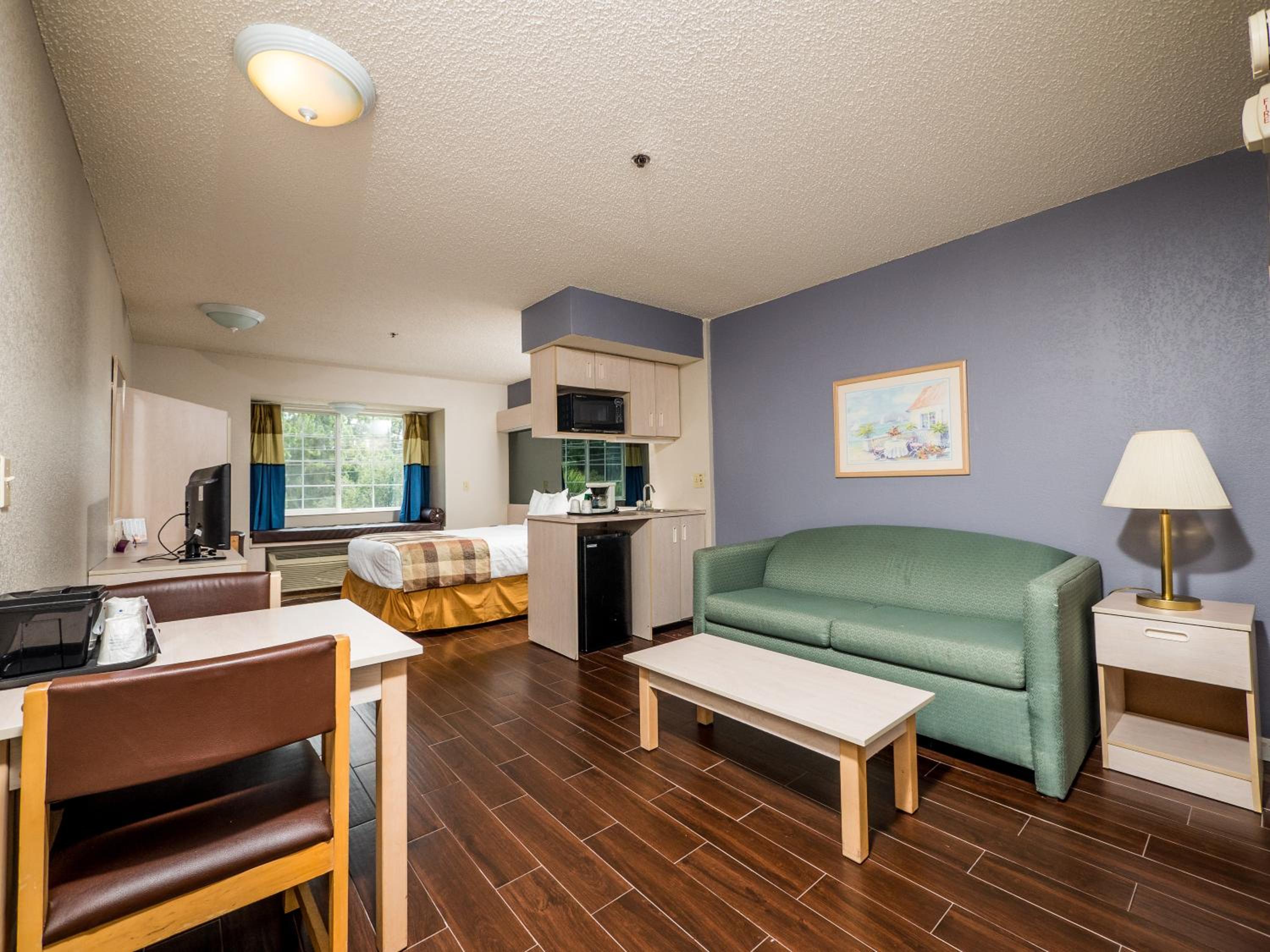 Queen Studio Suite - Mobility/Hearing Accessible - Non-Smoking - Photo 1