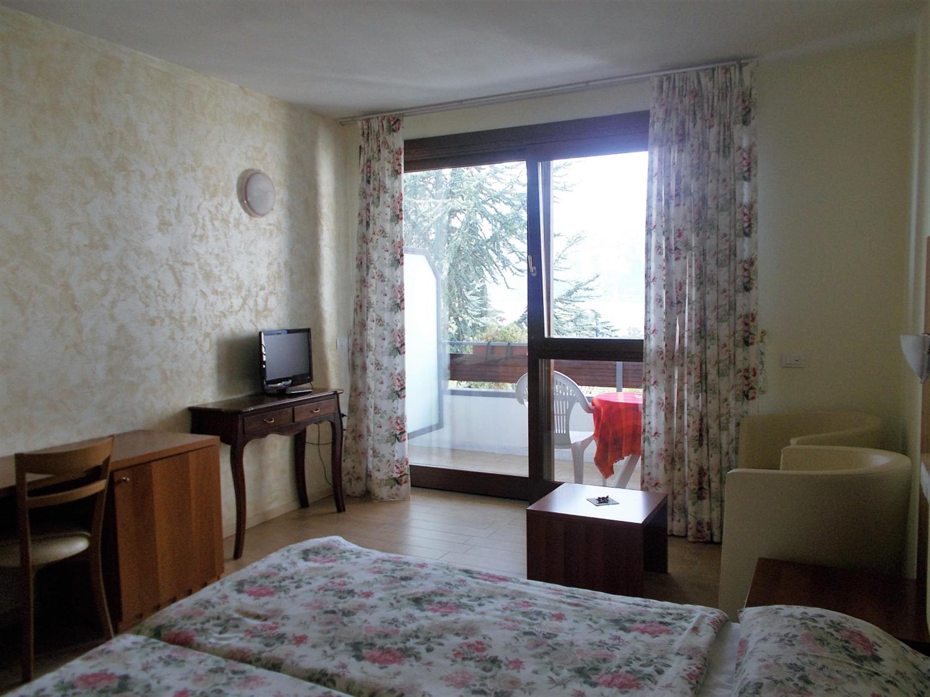 Superior Double Room with Balcony and Lake View