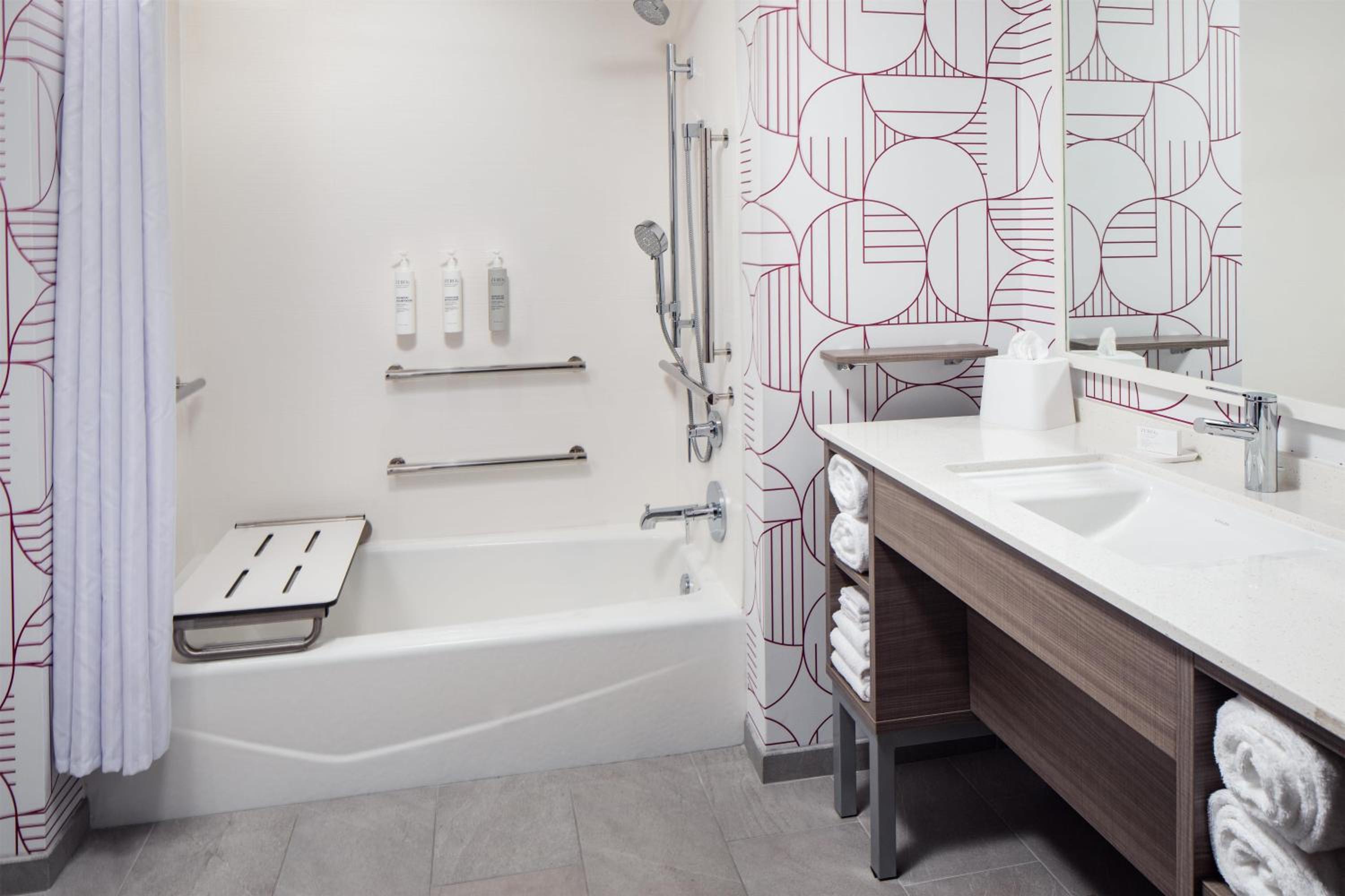 Queen Studio Suite - Mobility/Hearing Accessible  photo 1