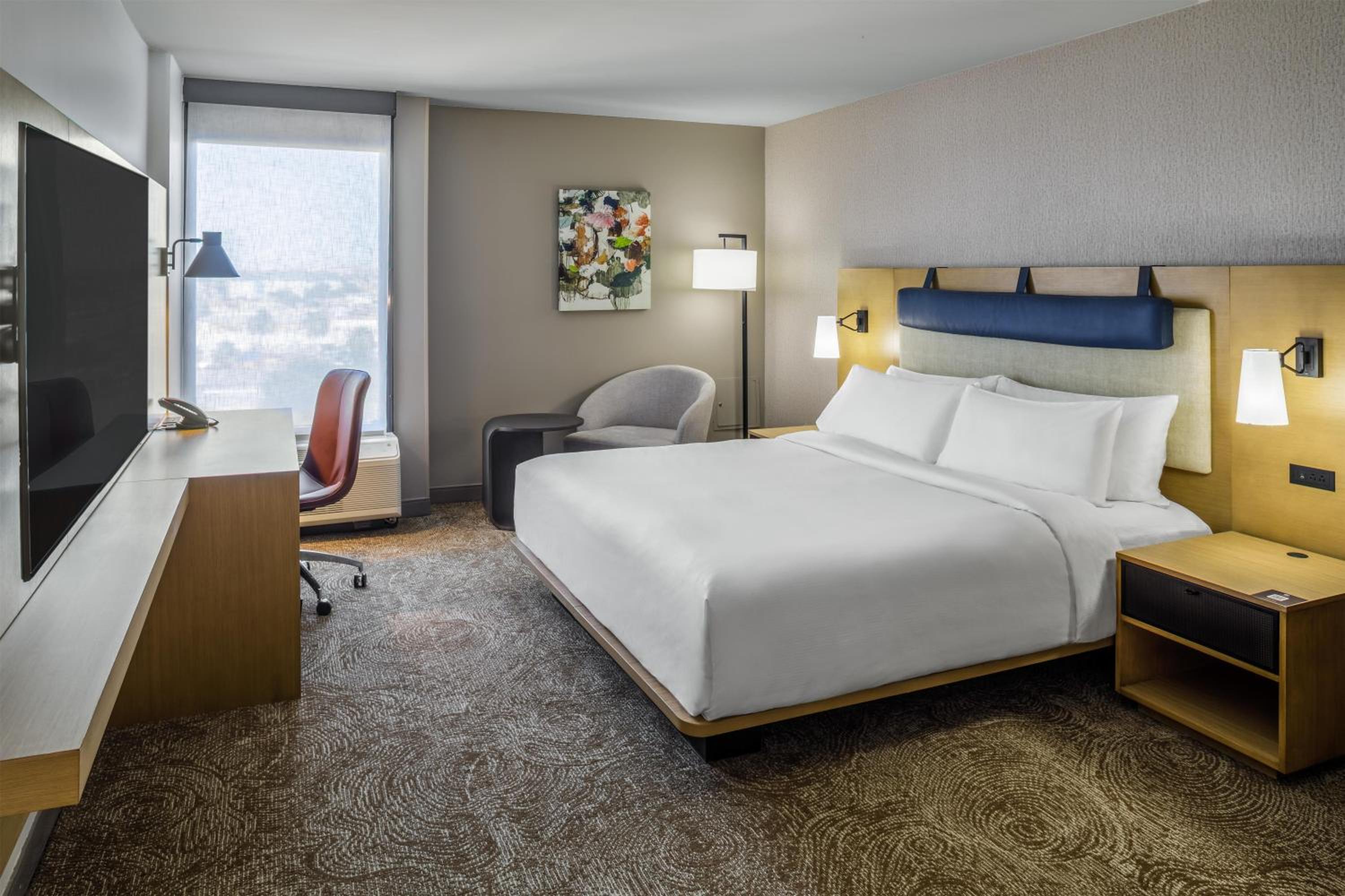 Junior King Suite with Seating Area photo 2