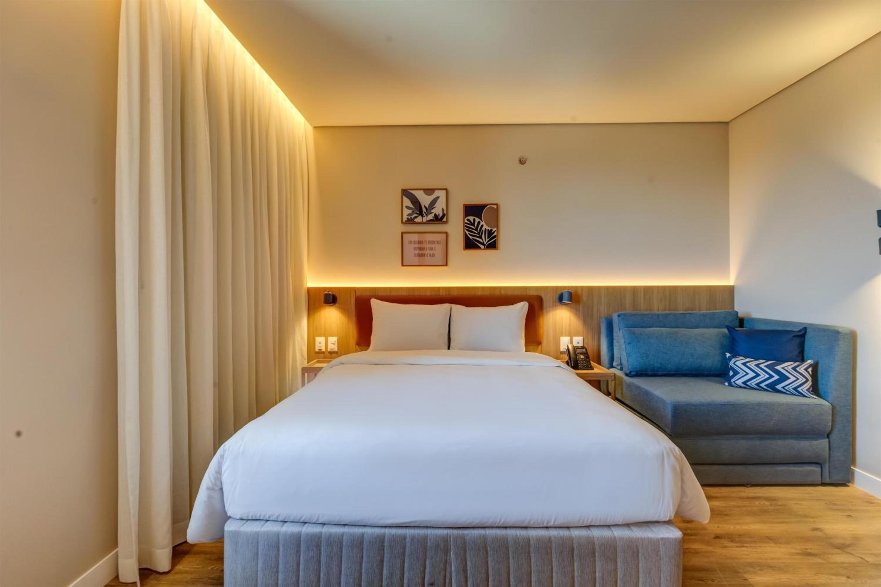 Queen Room with Sofa Bed - Non-Smoking