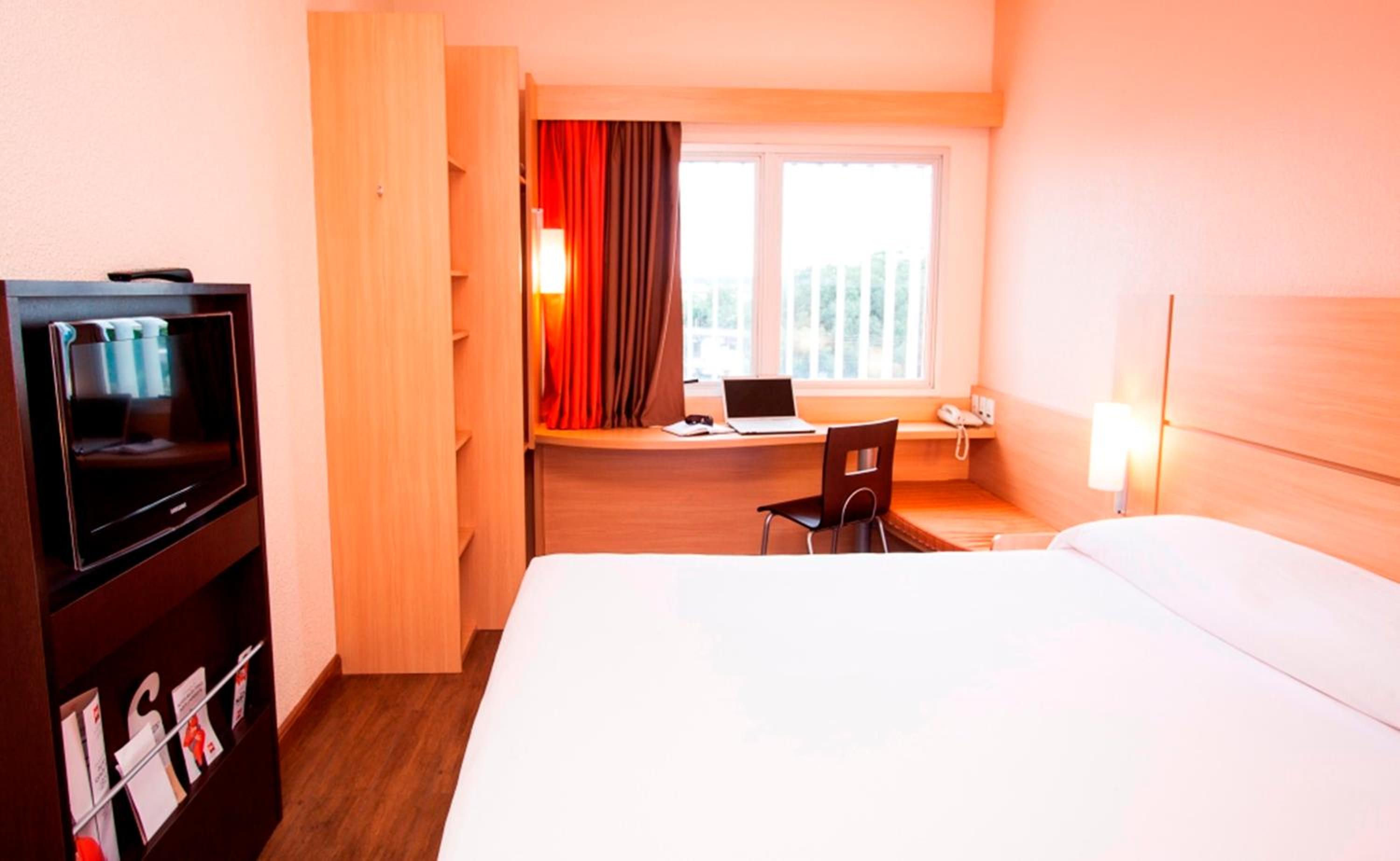 Standard Double Room - Photo 8